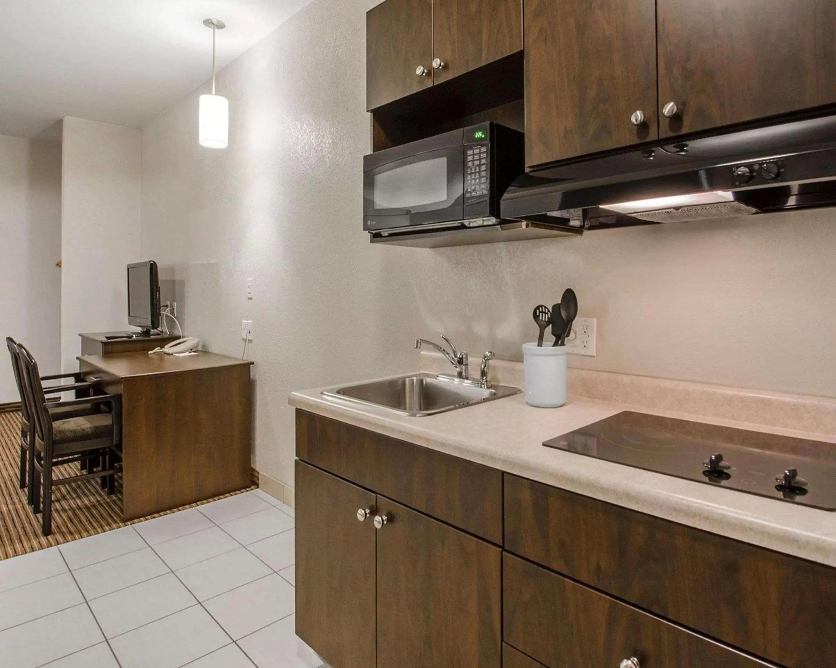 Photo of the whole room, Kitchen/Kitchenette in Quality Inn and Suites