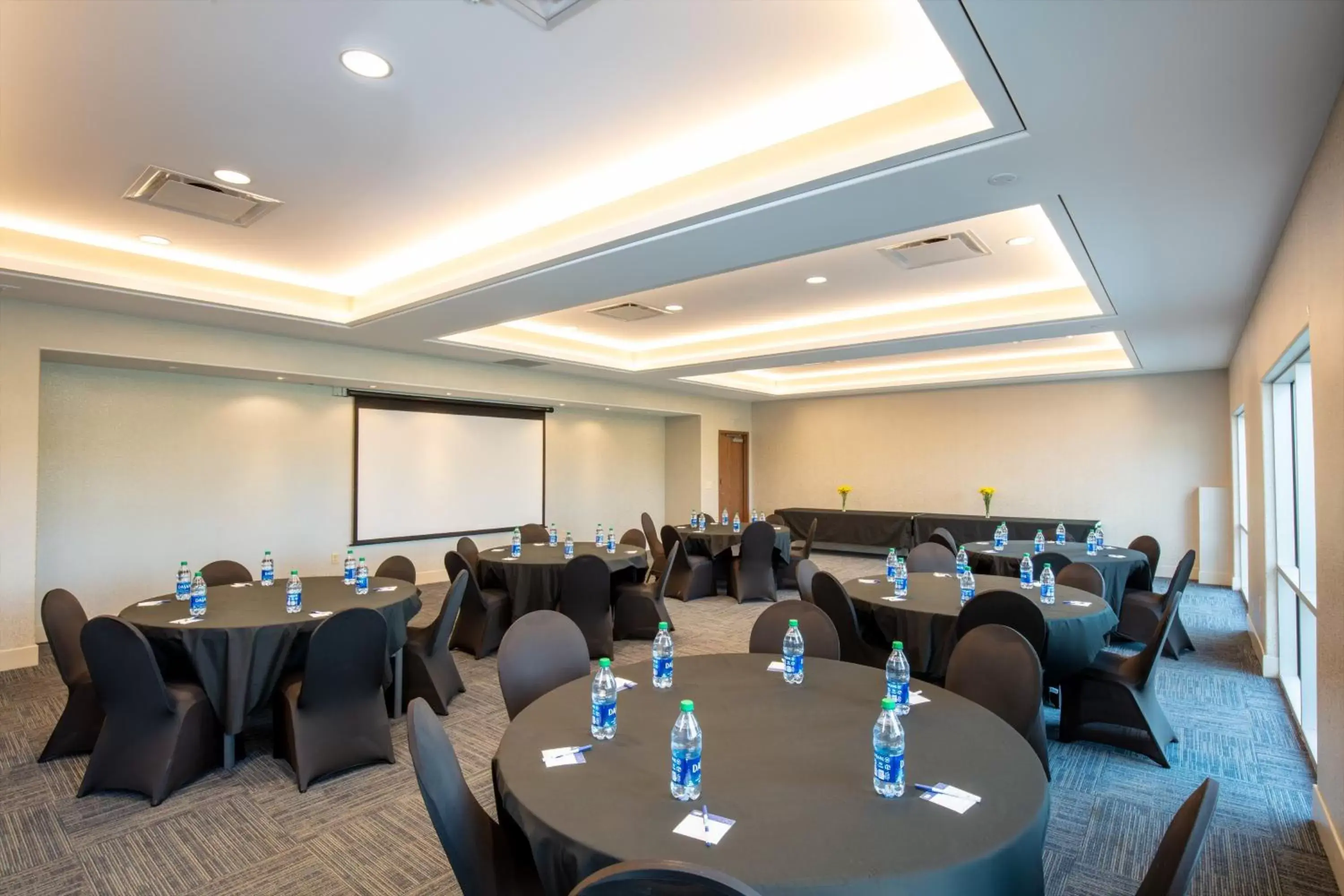 Meeting/conference room in Holiday Inn Express & Suites - Beloit, an IHG Hotel