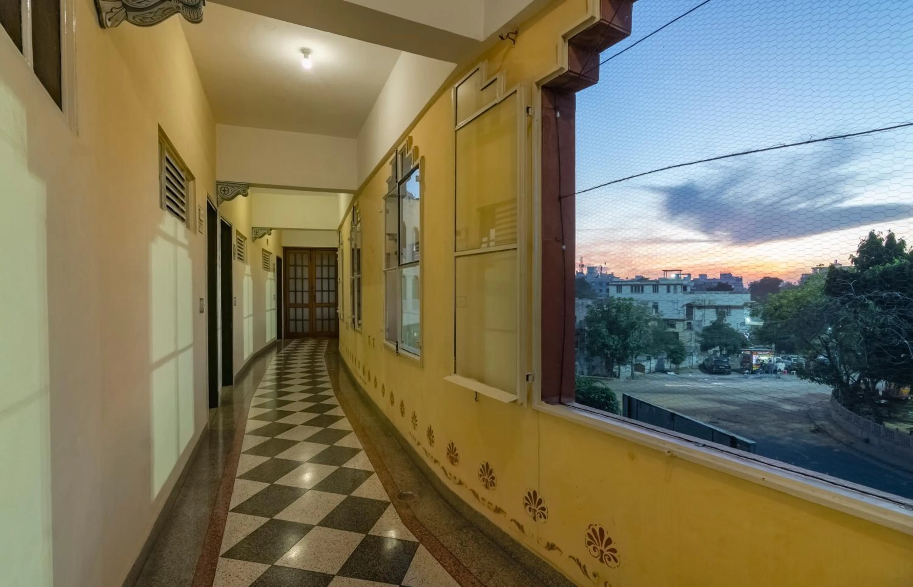 Area and facilities in Jaipur Inn