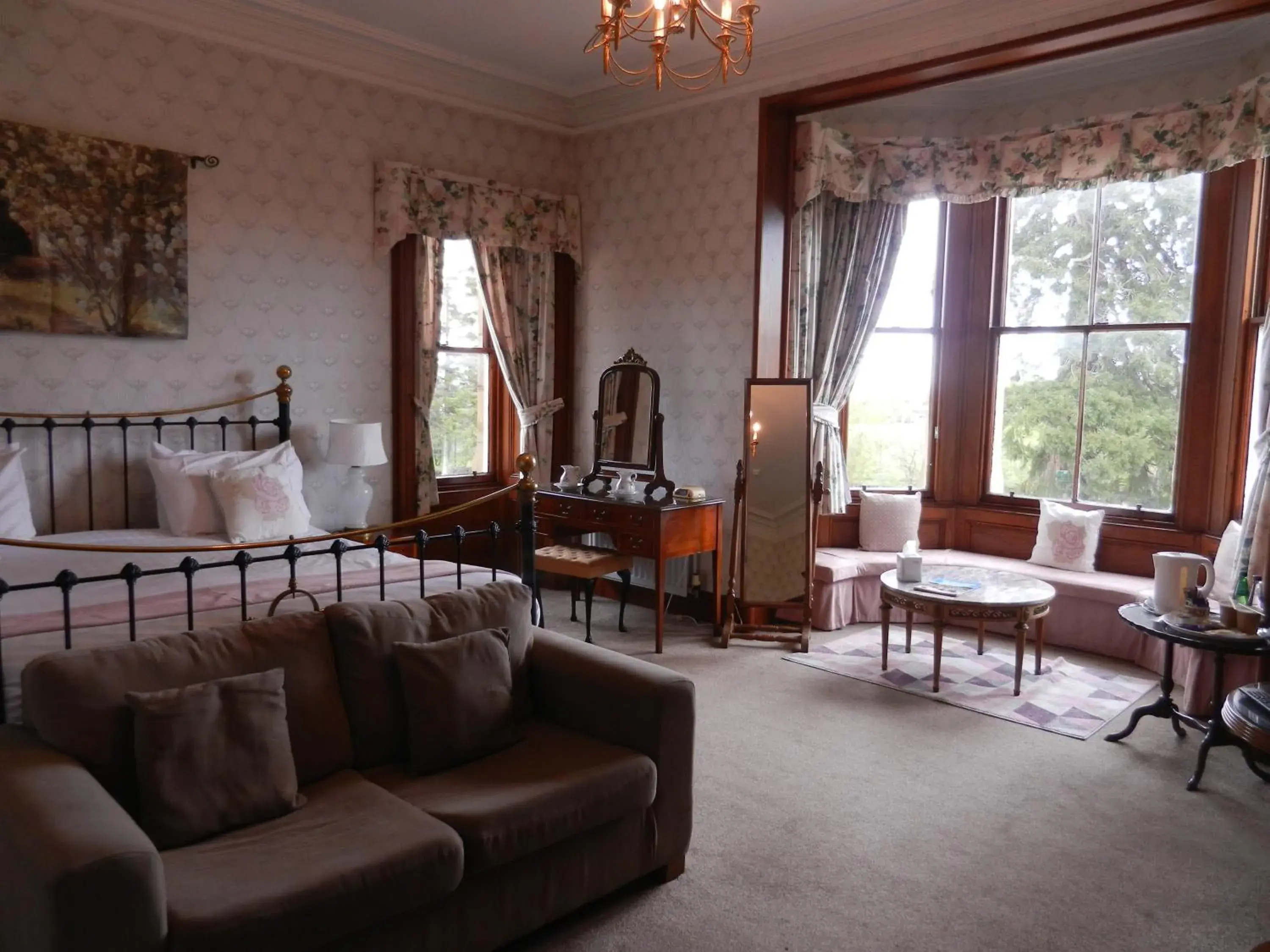 Bedroom, Seating Area in Mansfield Castle Hotel