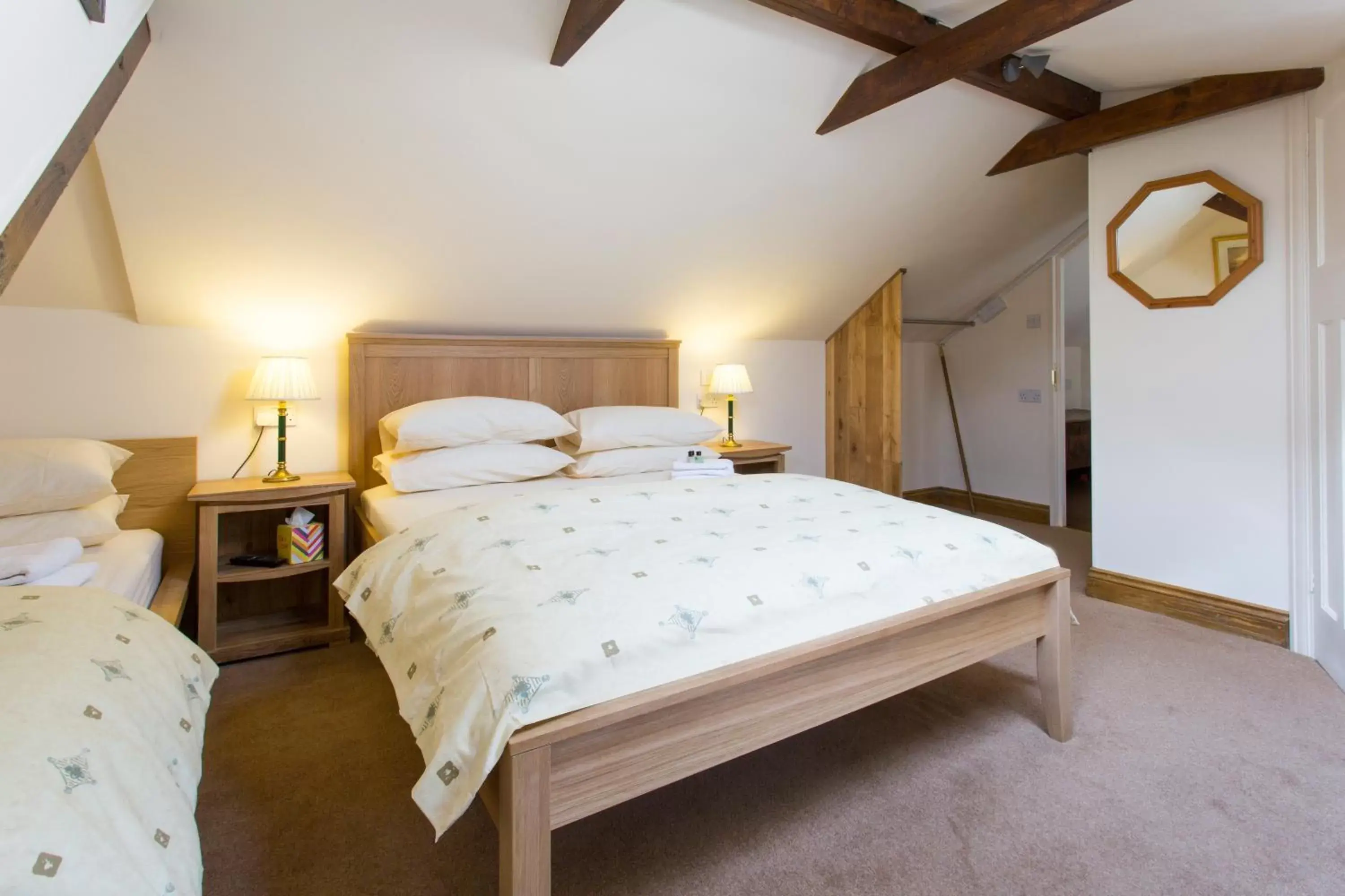 Bed in Oakwood Bed and Breakfast Heathrow