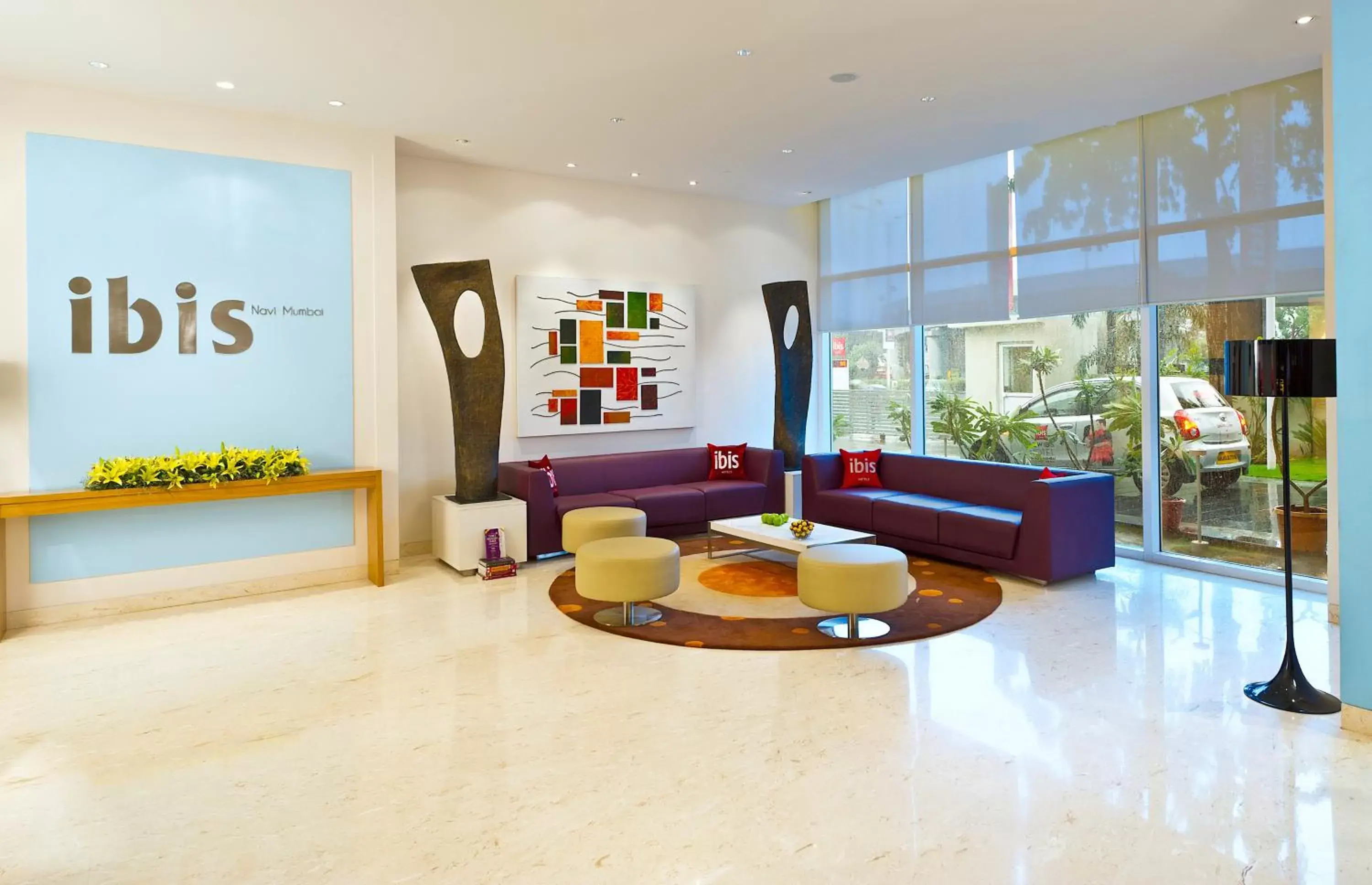 Seating area, Lobby/Reception in ibis Navi Mumbai - An Accor Brand