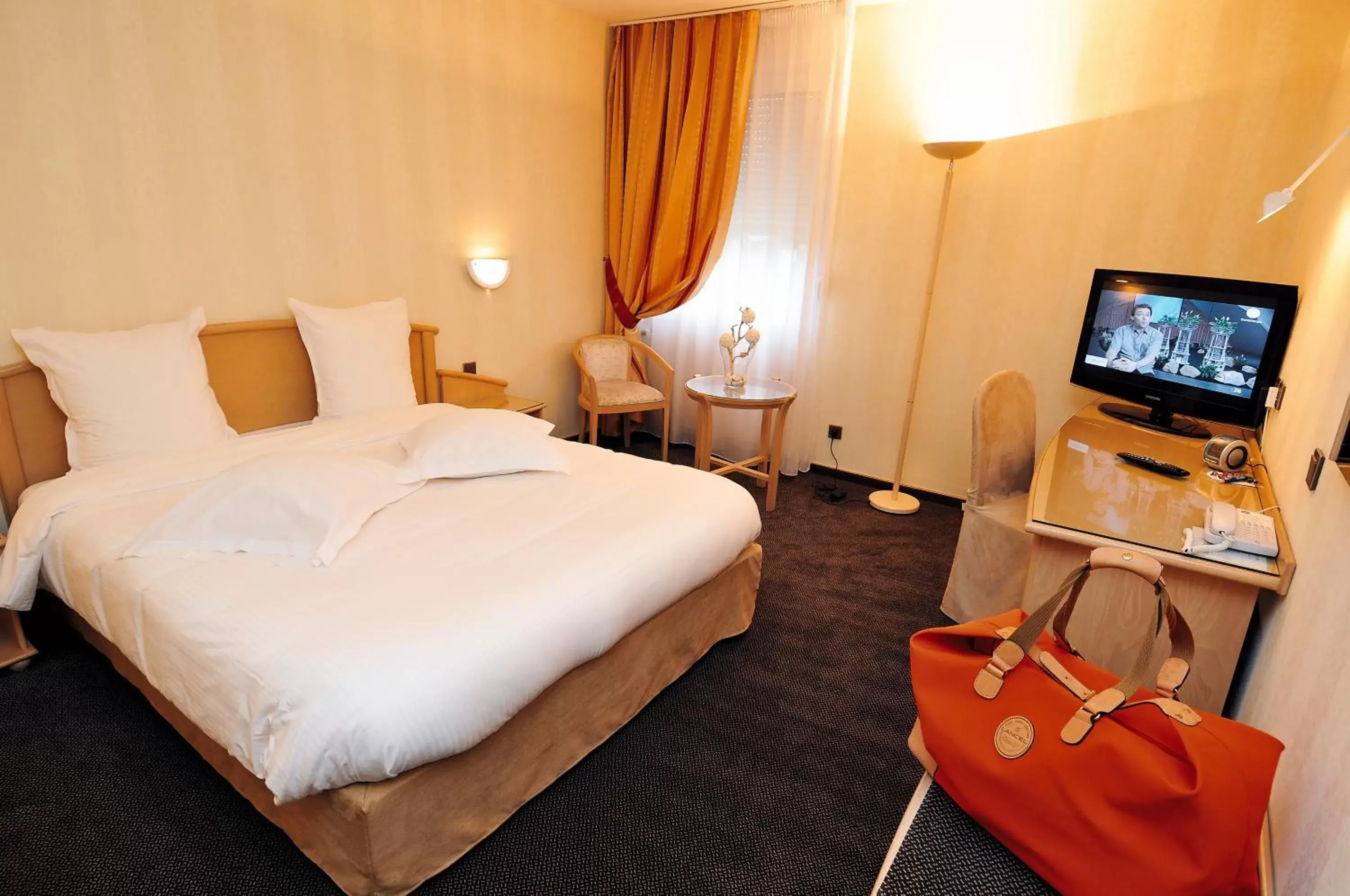 Photo of the whole room in Best Western Plus La Fayette Hotel et SPA