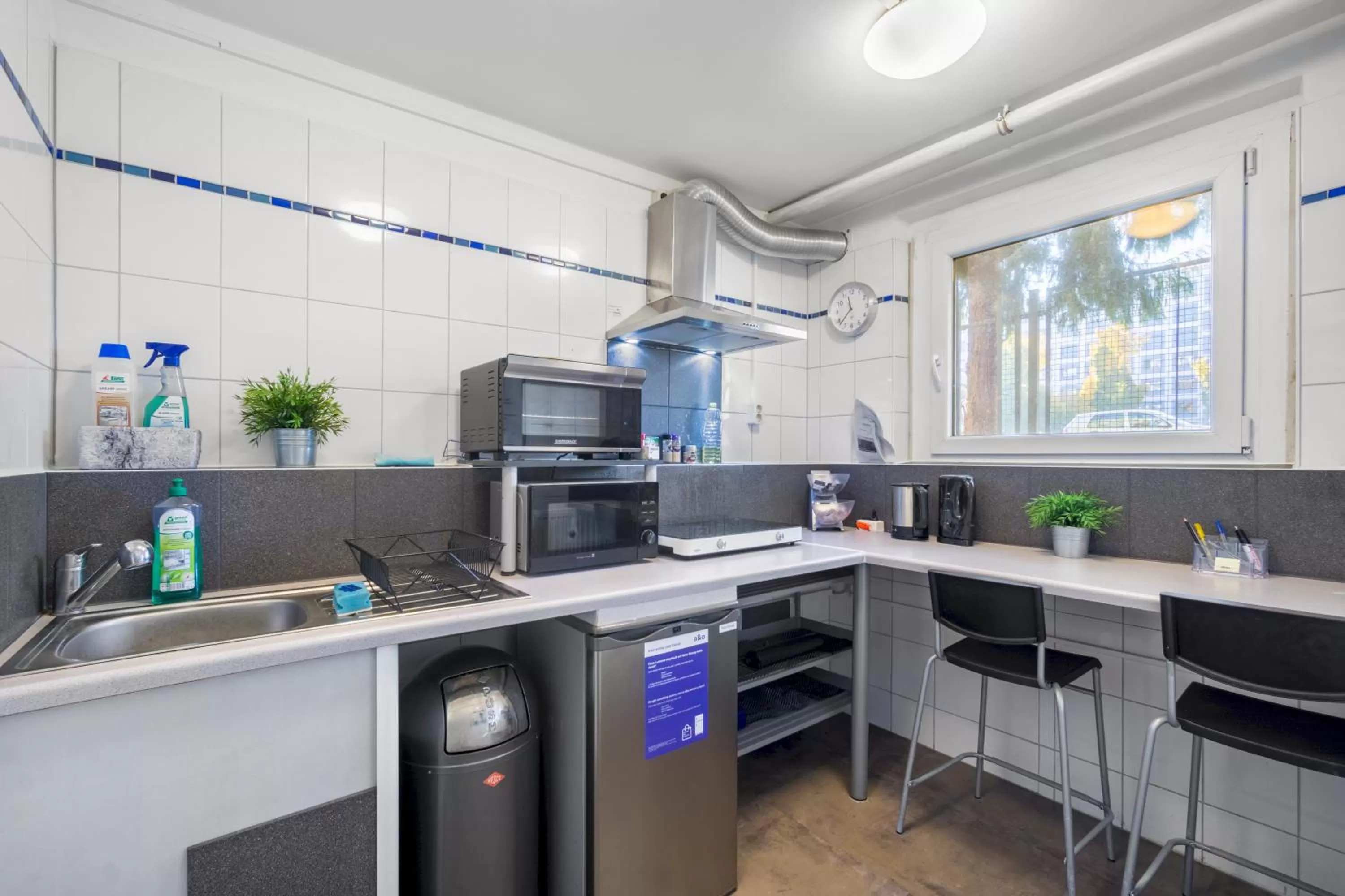 Communal kitchen in a&o Dresden Hauptbahnhof