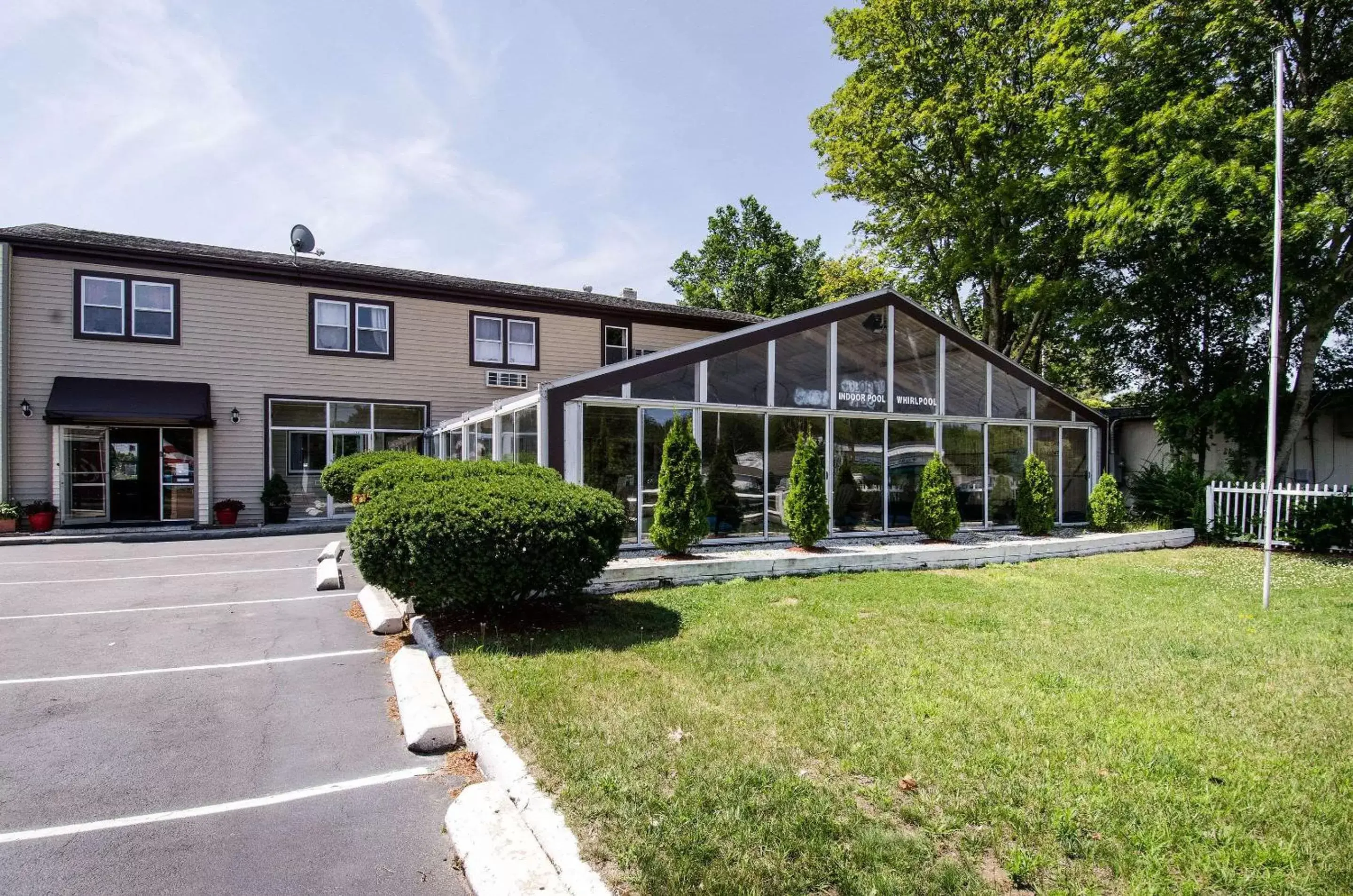 Property Building in Econo Lodge West Yarmouth - Cape Cod