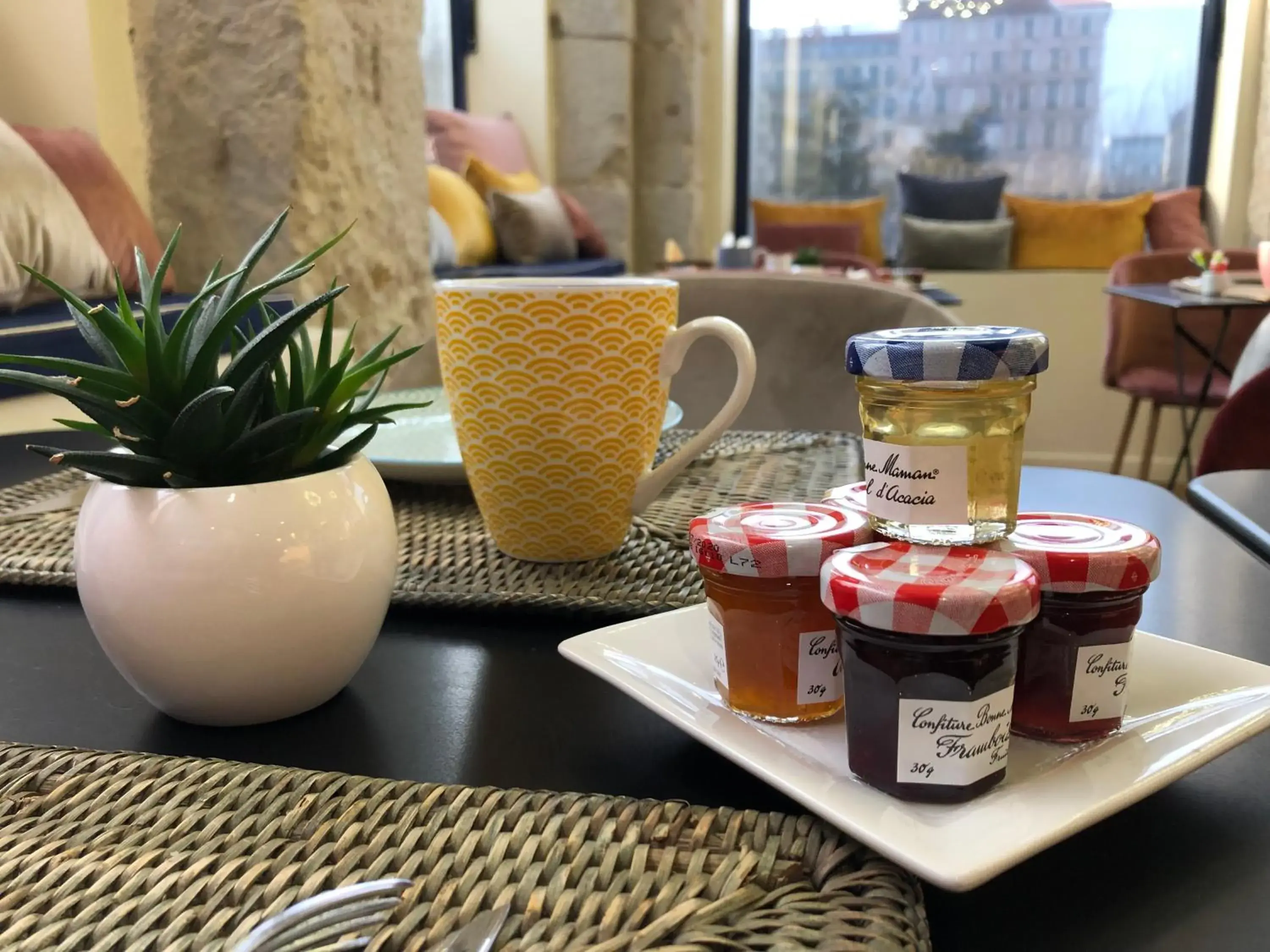 Buffet breakfast in Hotelo Lyon Charité