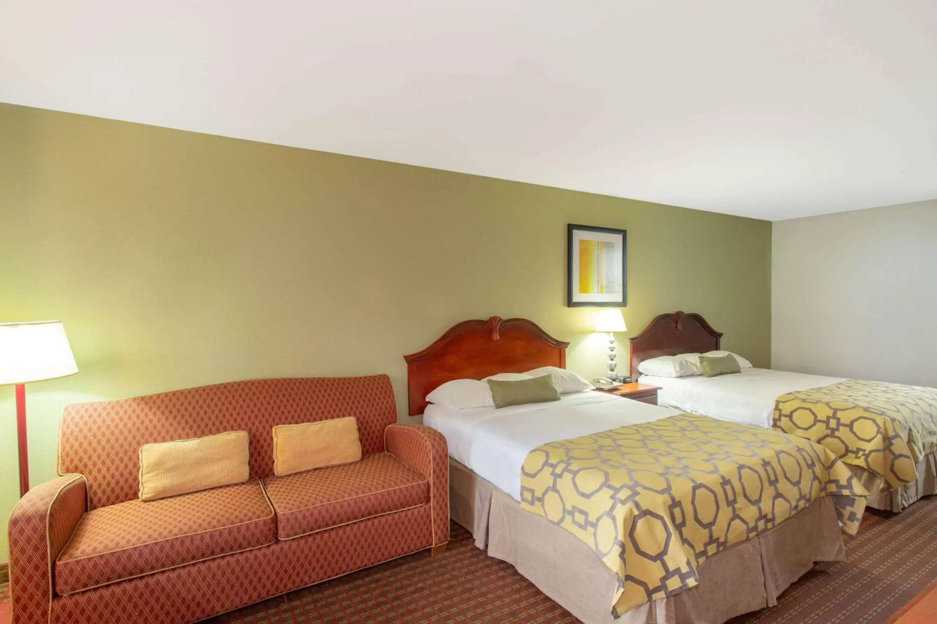 Photo of the whole room, Bed in Baymont by Wyndham Midway Tallahassee