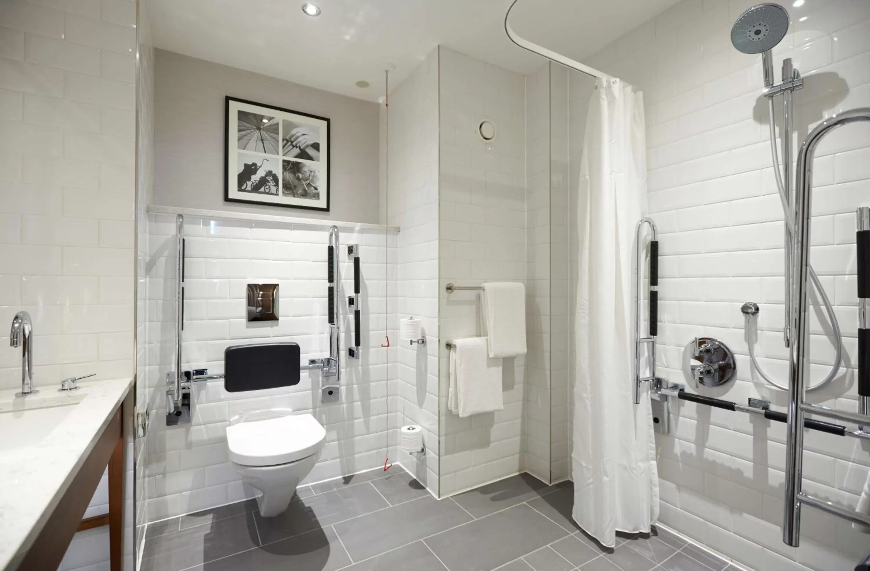 Bathroom in Hilton Southampton - Utilita Bowl Bathroom in Hilton Southampton - Utilita Bowl