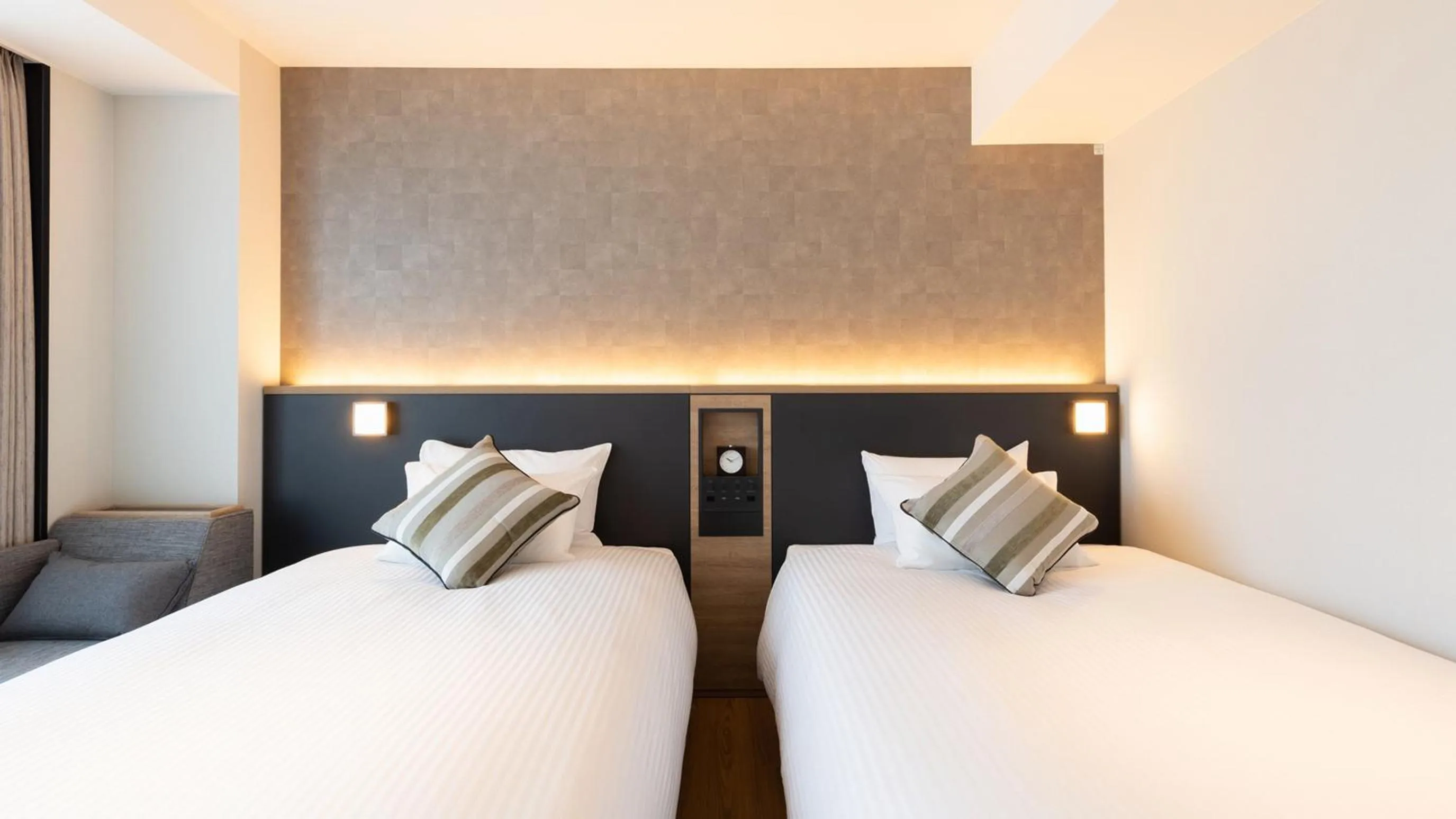 Bed in JR-East Hotel Mets Yokohama