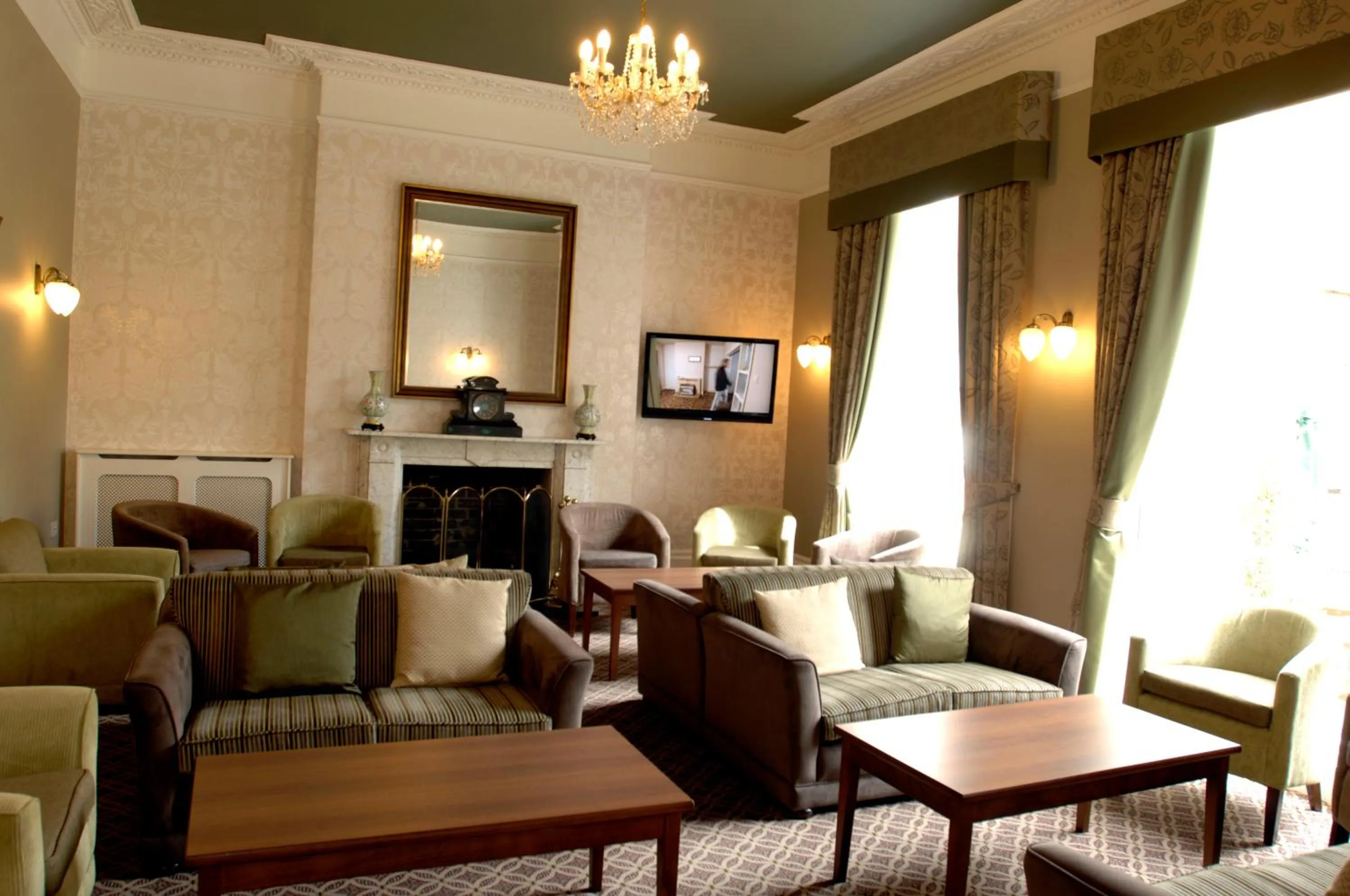 Lounge or bar in Lysses House Hotel