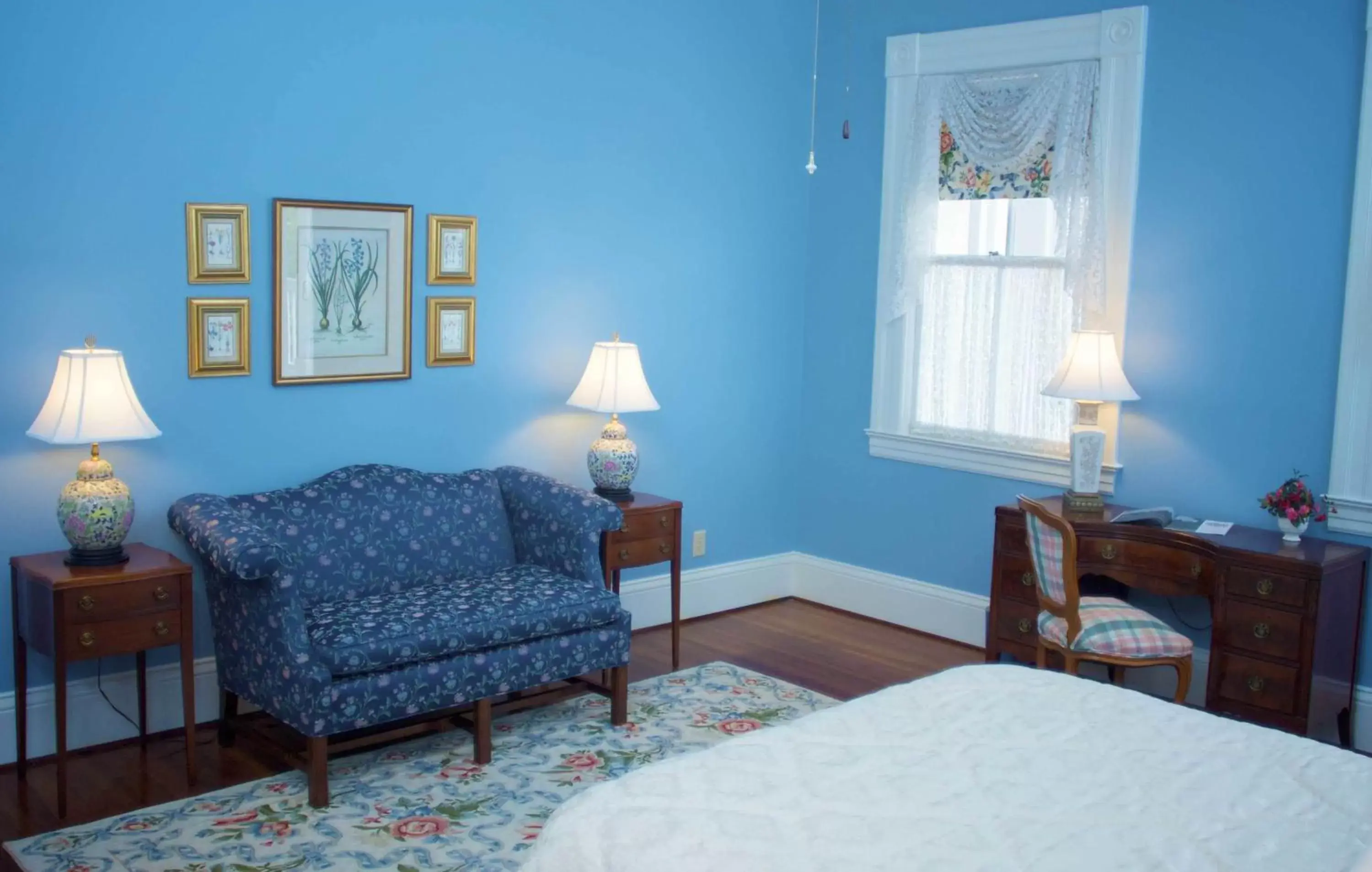 Seating Area in Lookaway Inn