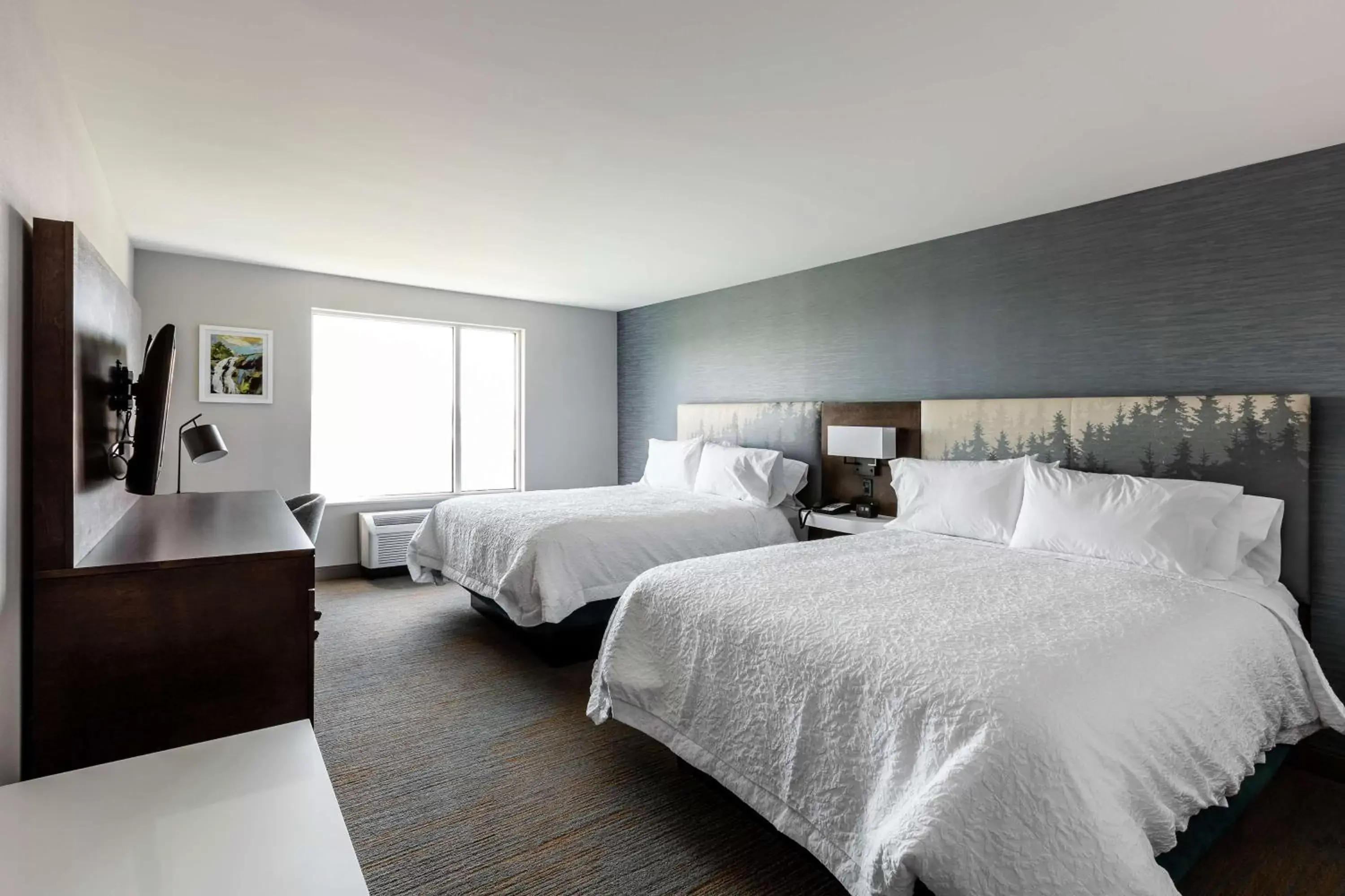 Bed in Hampton Inn & Suites by Hilton Québec - Beauport