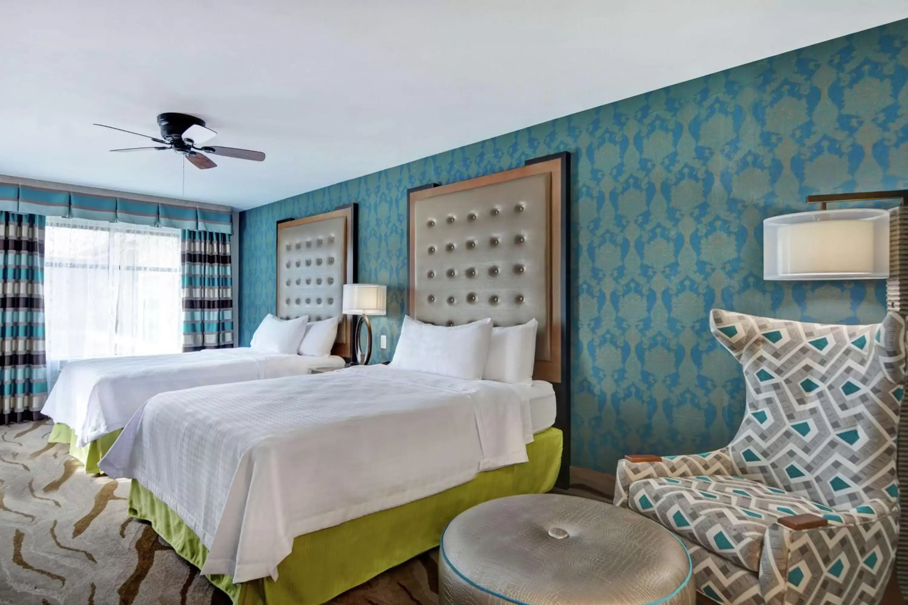 Living room, Bed in Homewood Suites By Hilton Savannah Airport