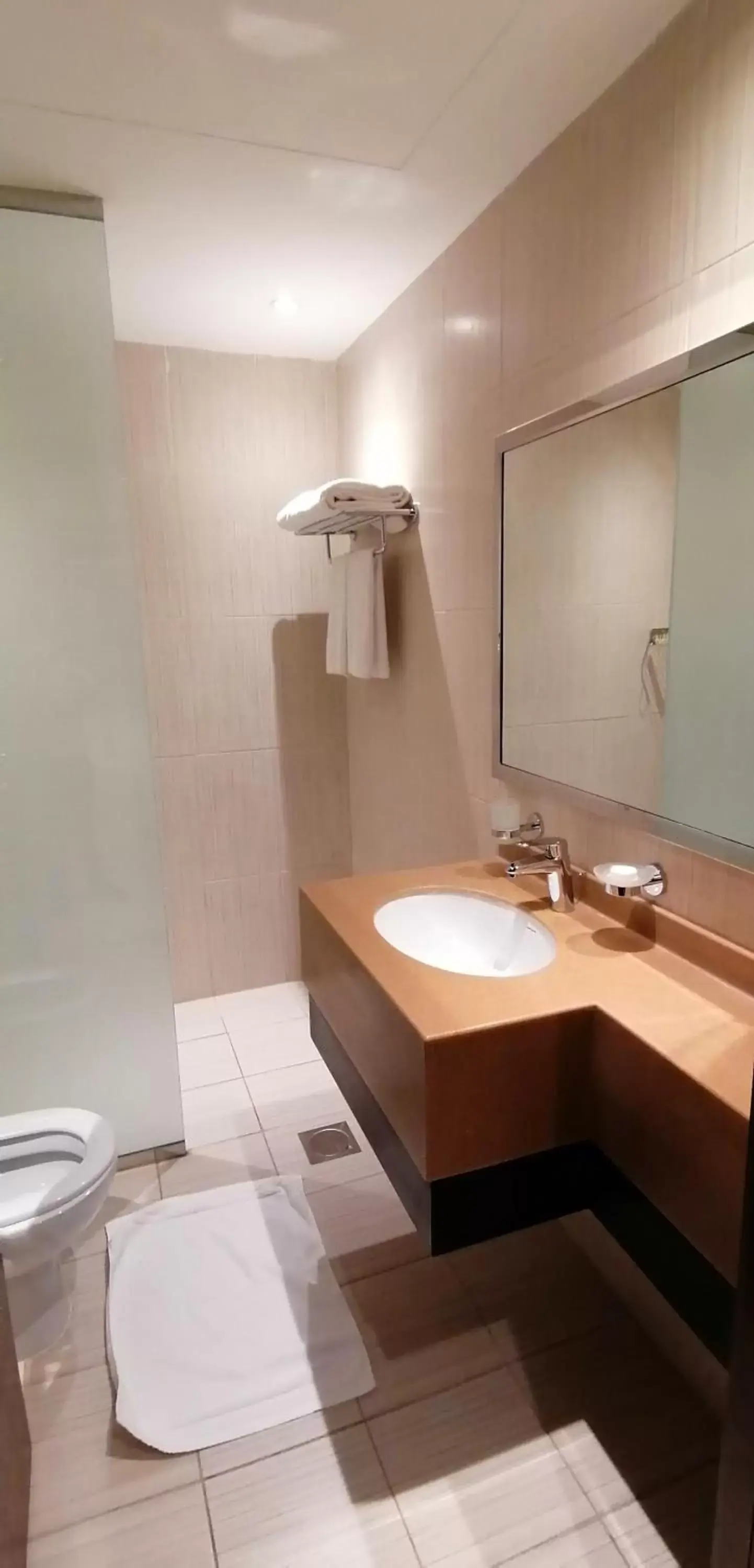 Bathroom in MANAZEL Al DIAFA SERVICED APARTMENTS