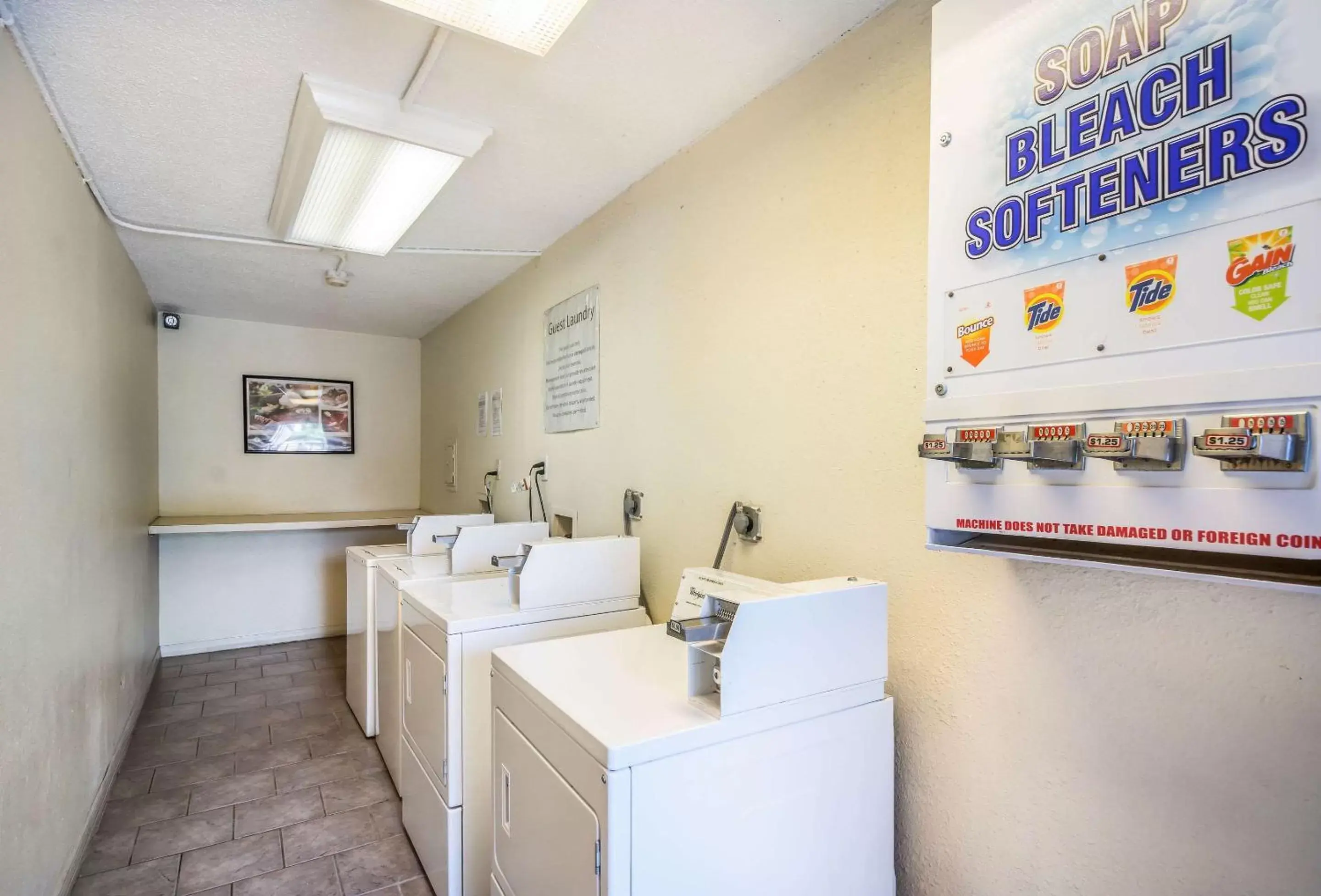 On site, Kitchen/Kitchenette in Clarion Inn & Suites Central Clearwater Beach