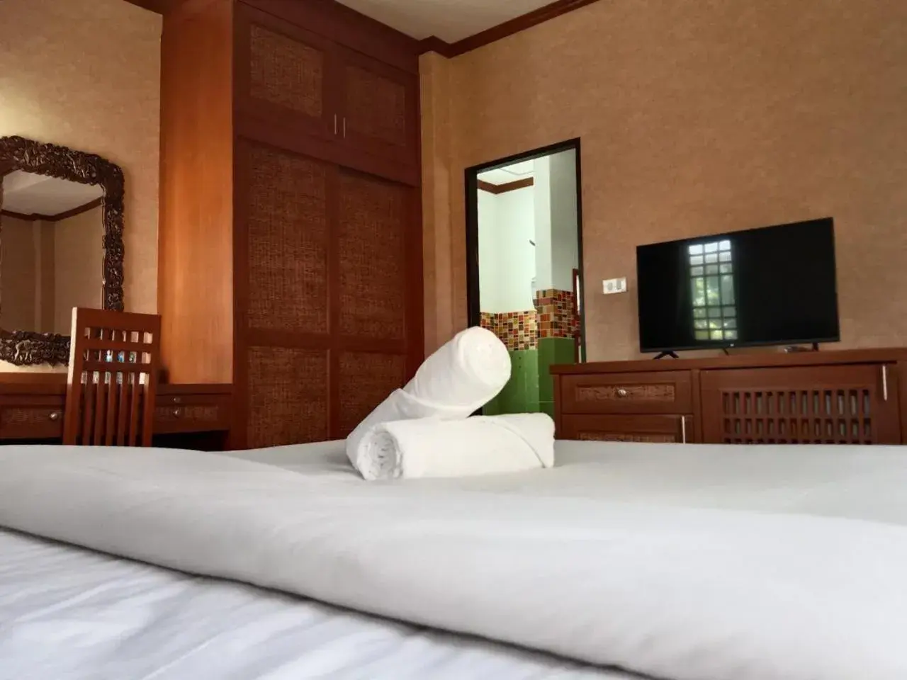 Communal lounge/ TV room, Bed in Fueangfu Villa Chaweng