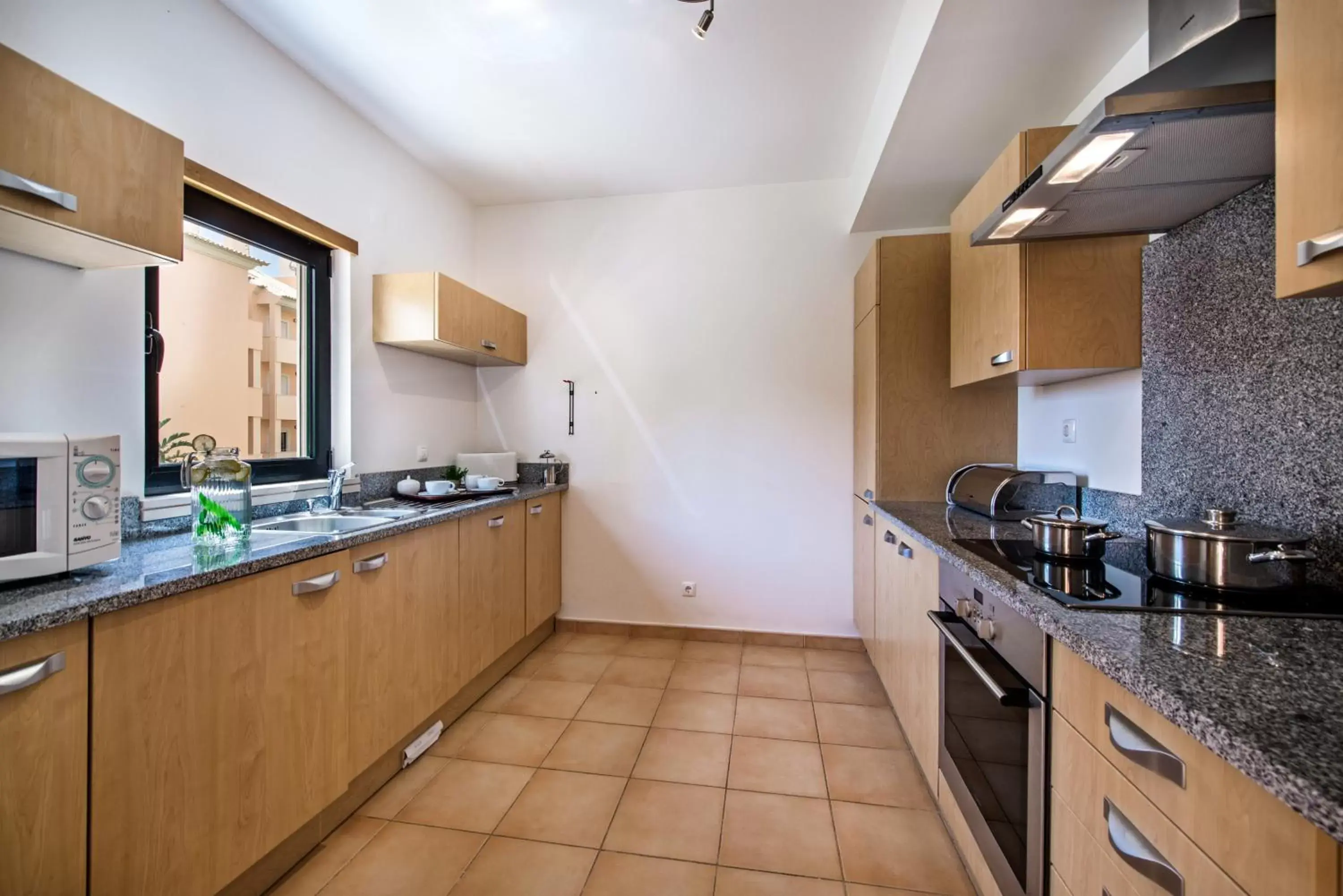 Kitchen or kitchenette, Kitchen/Kitchenette in Estrela da Luz Resort