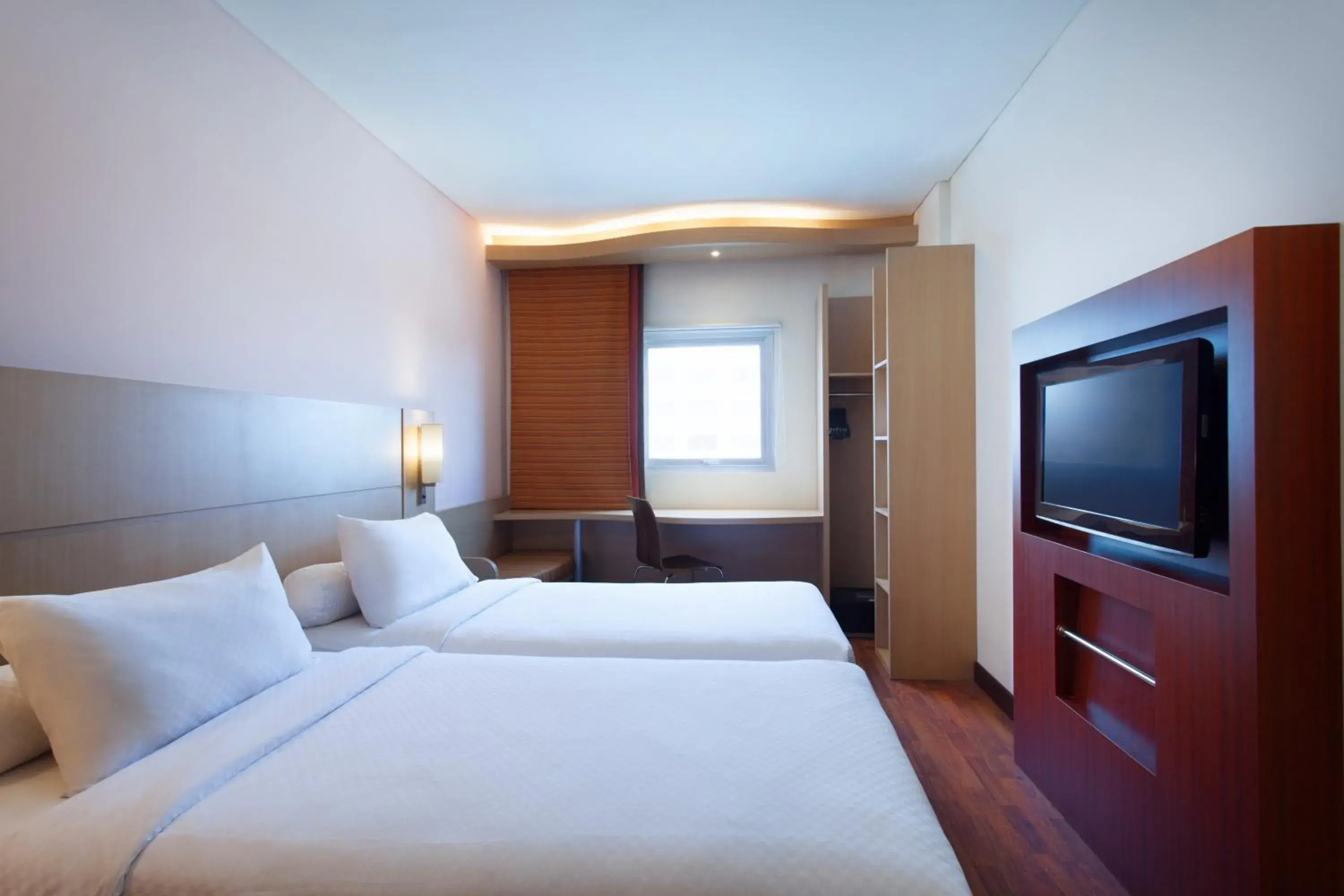 Bedroom, Bed in Ibis Balikpapan Hotel