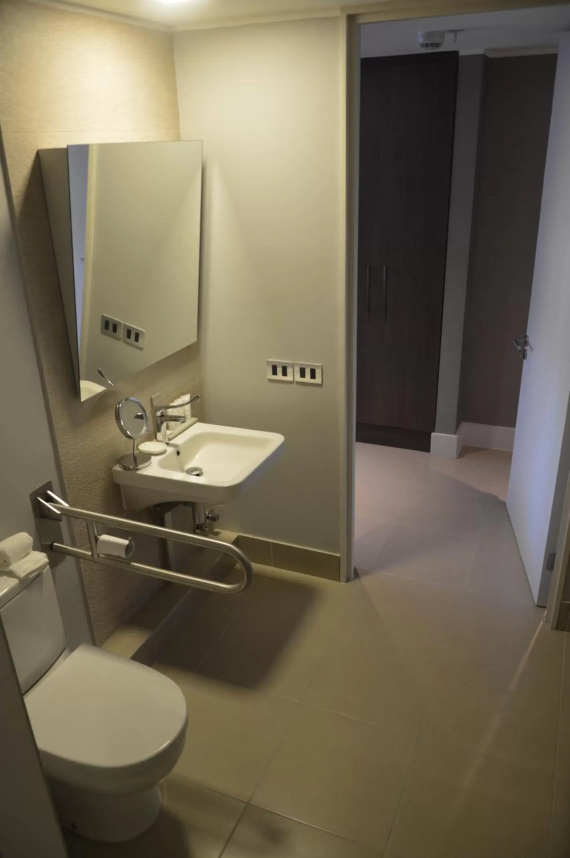 Toilet, Bathroom in Radisson Hotel Curico