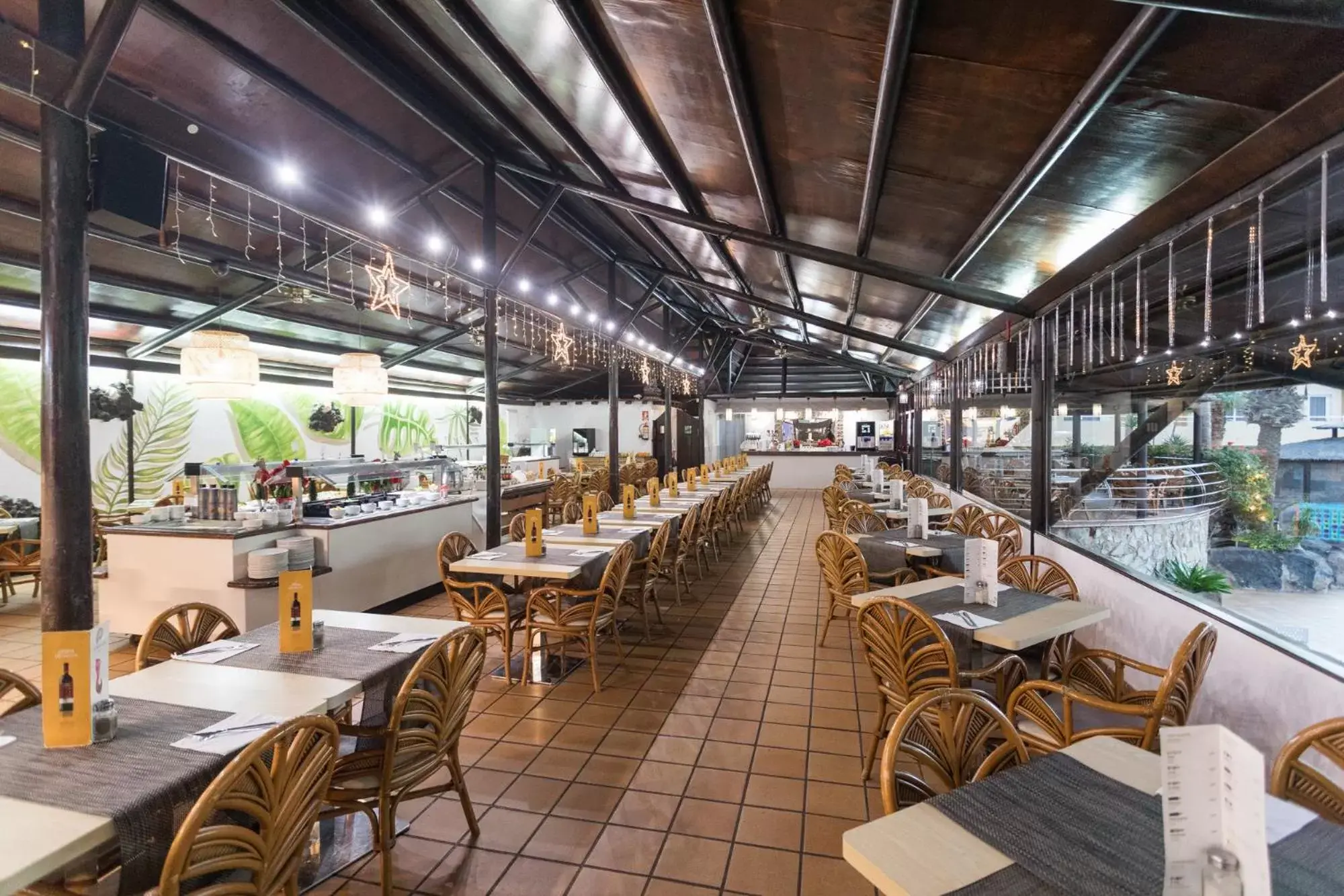 Restaurant/places to eat in Hotel Arena Suite Restaurant/places to eat in Hotel Arena Suite