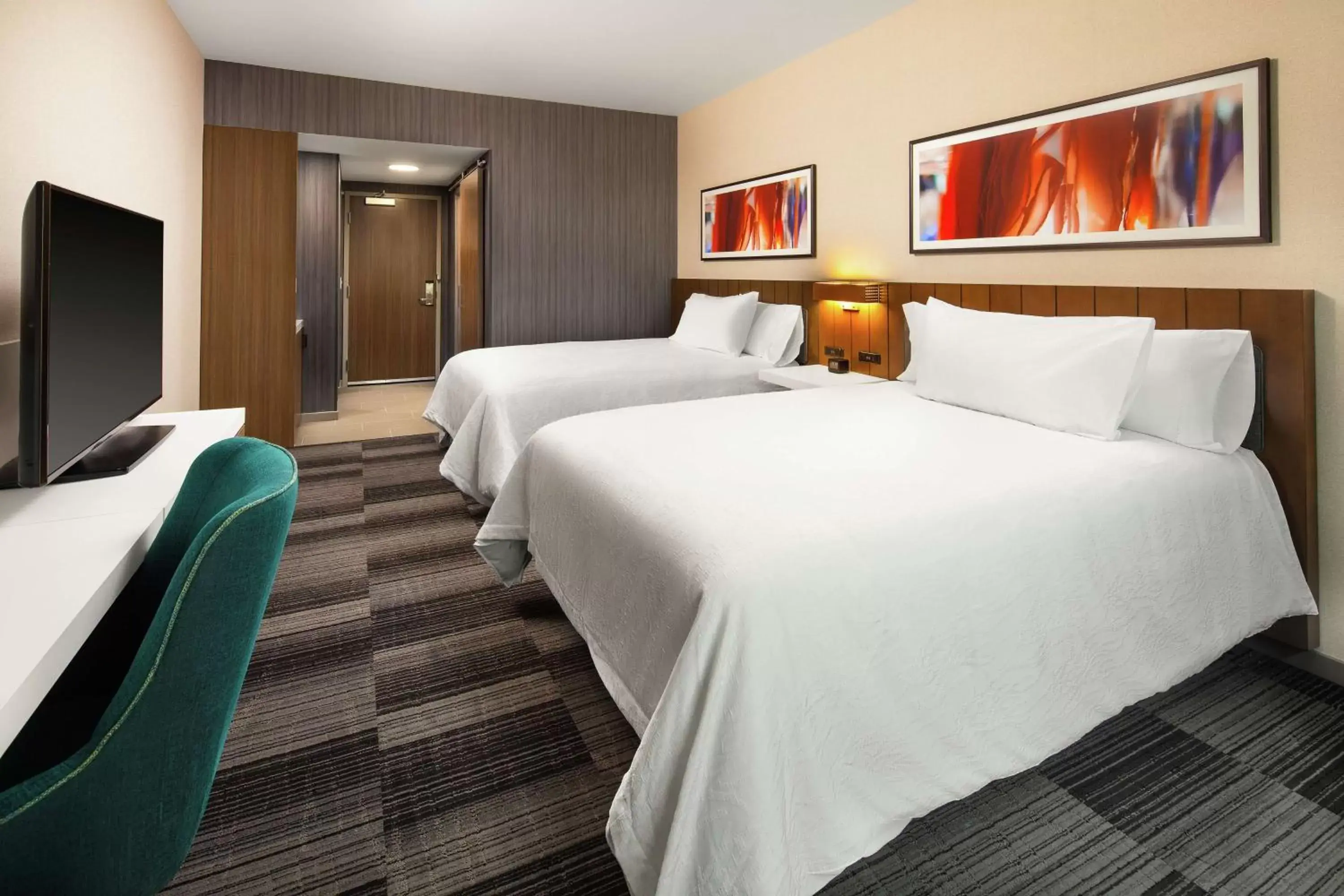 Bedroom, Bed in Hilton Garden Inn Sacramento Airport Natomas