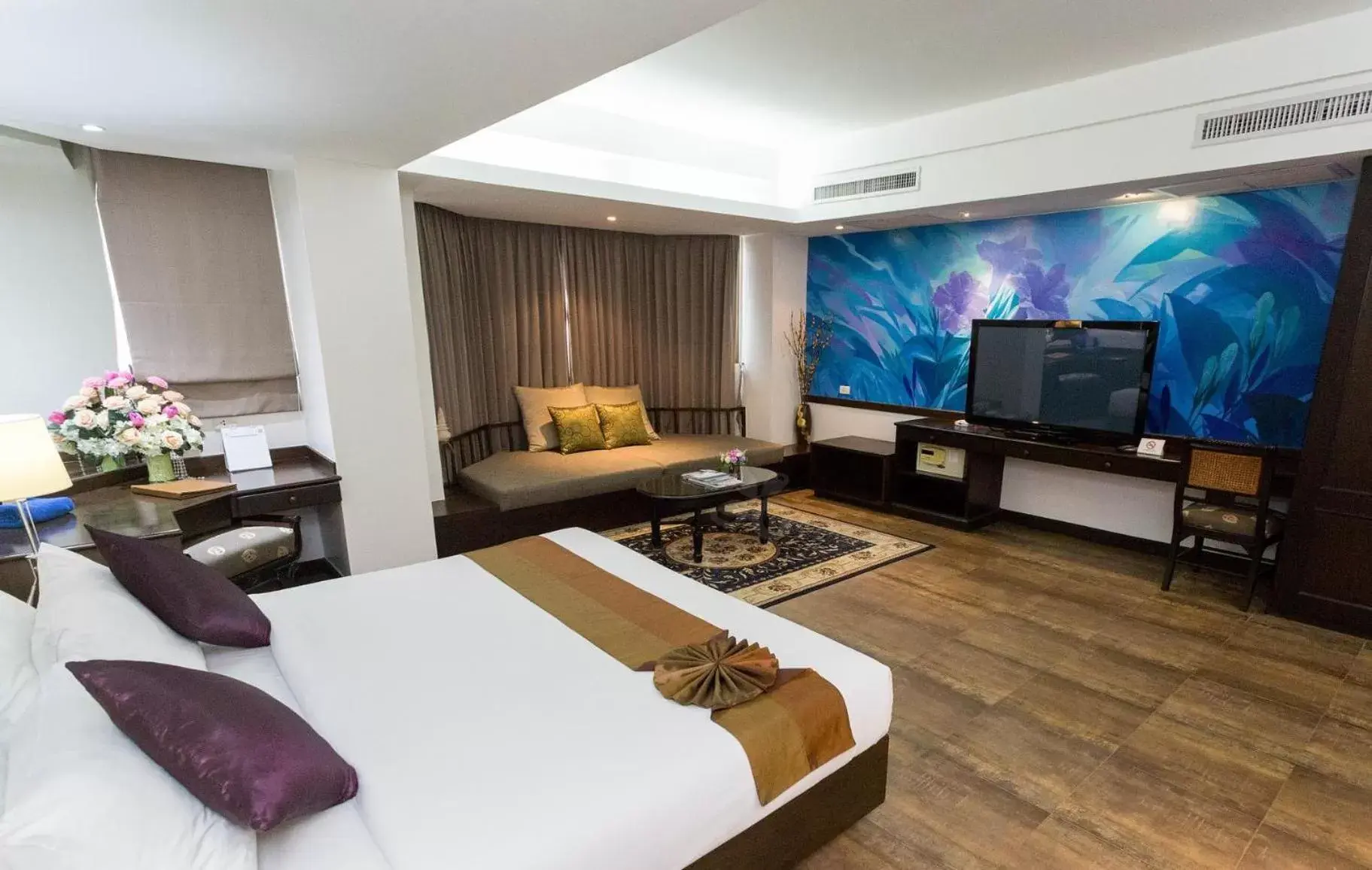 TV and multimedia, TV/Entertainment Center in The Grand Sathorn