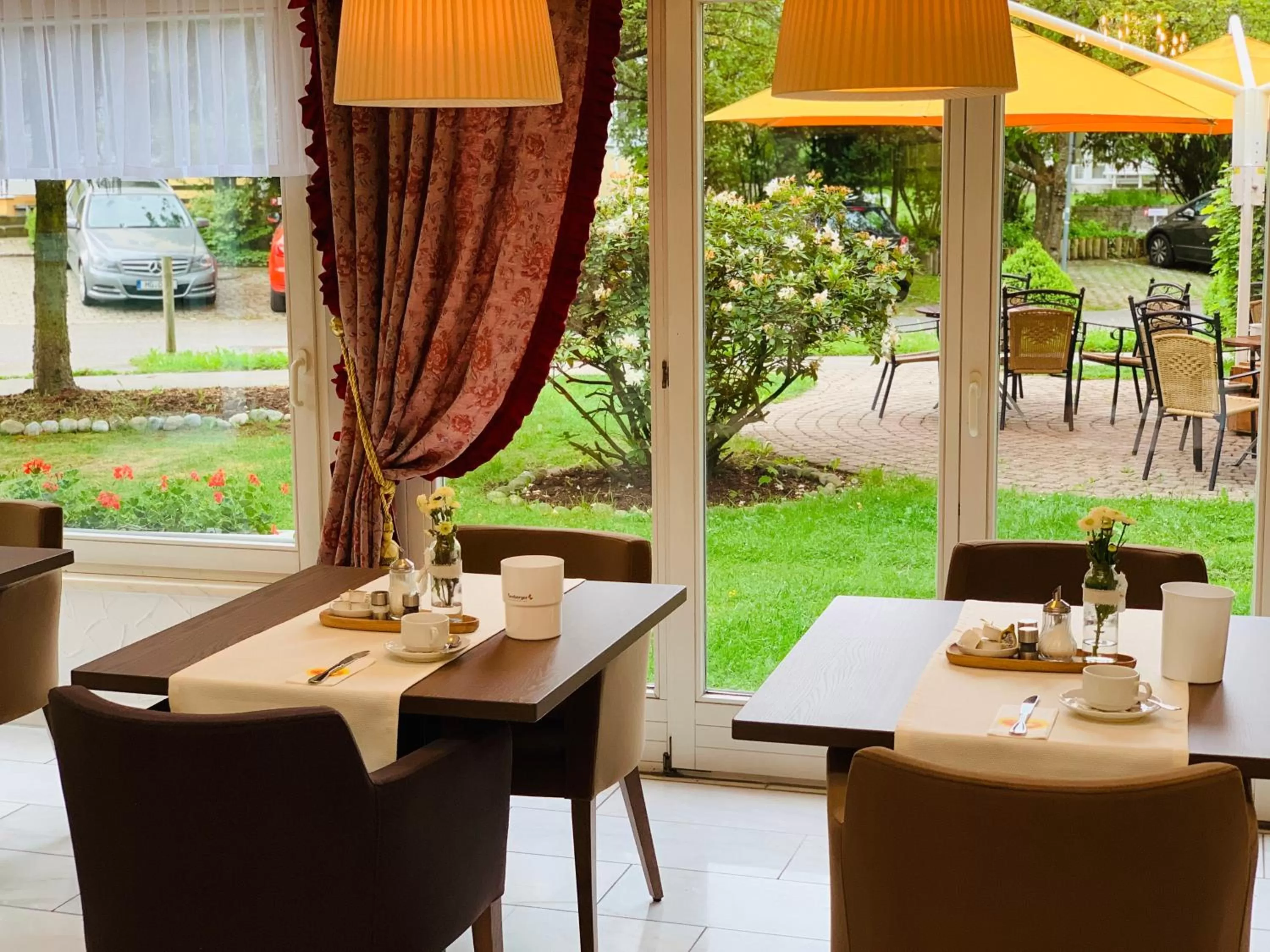 Restaurant/places to eat in Parkhotel