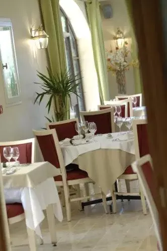 Restaurant/Places to Eat in Le Clos De Pradines