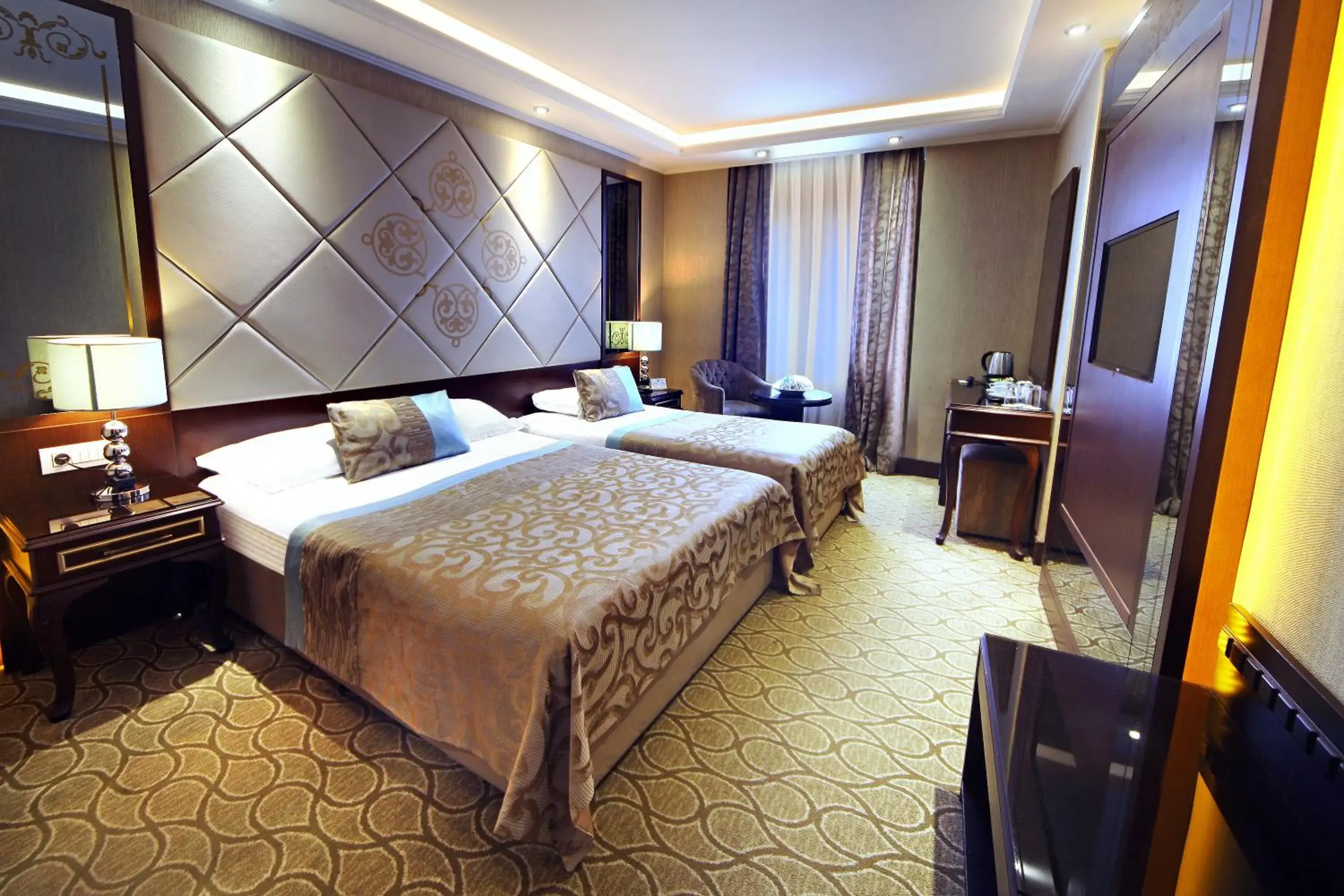 Bedroom, Bed in Black Bird Hotel
