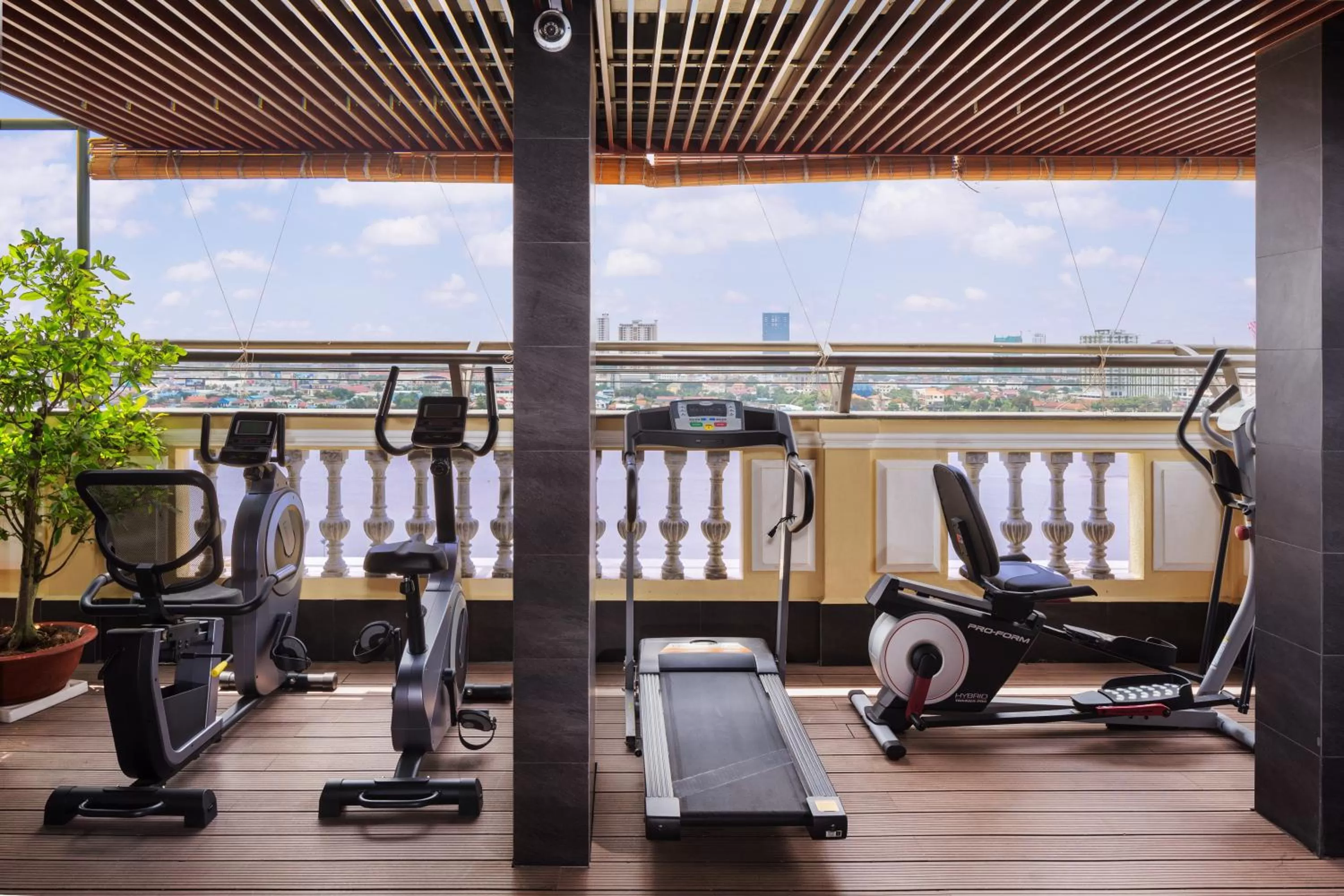 Fitness centre/facilities in LCS Hotel & Apartment