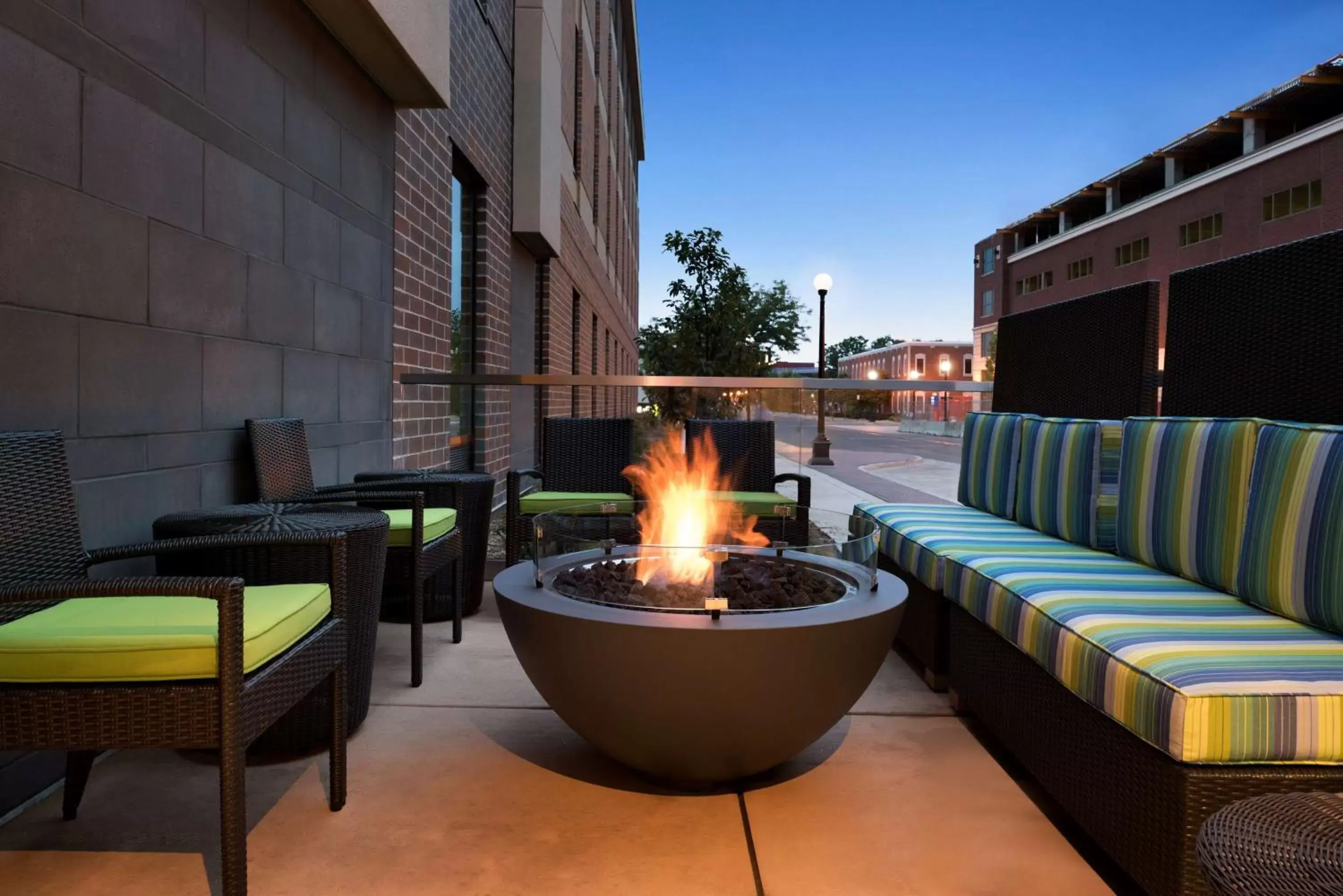 Living room in Home2 Suites By Hilton La Crosse