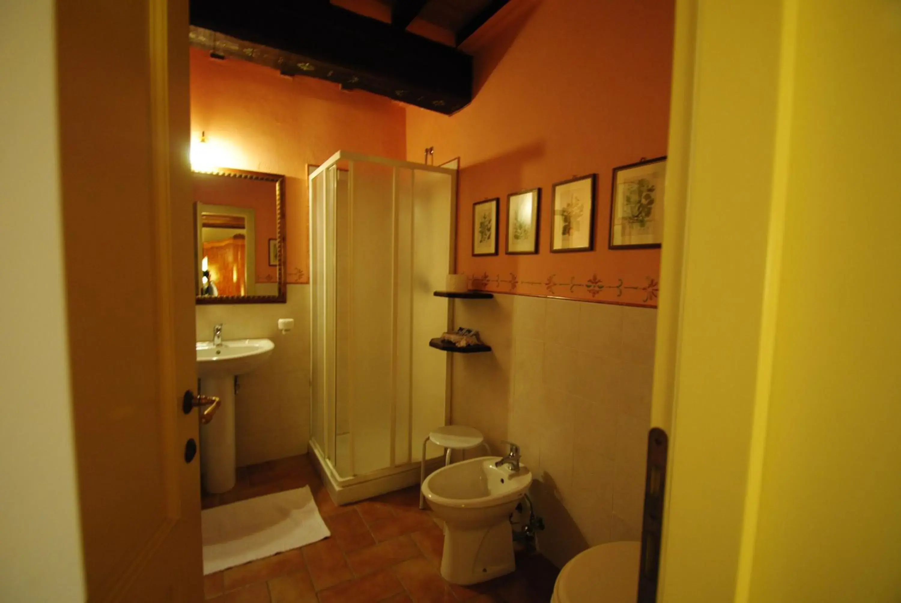 Bathroom in Torre Sangiovanni Albergo e Ristorante