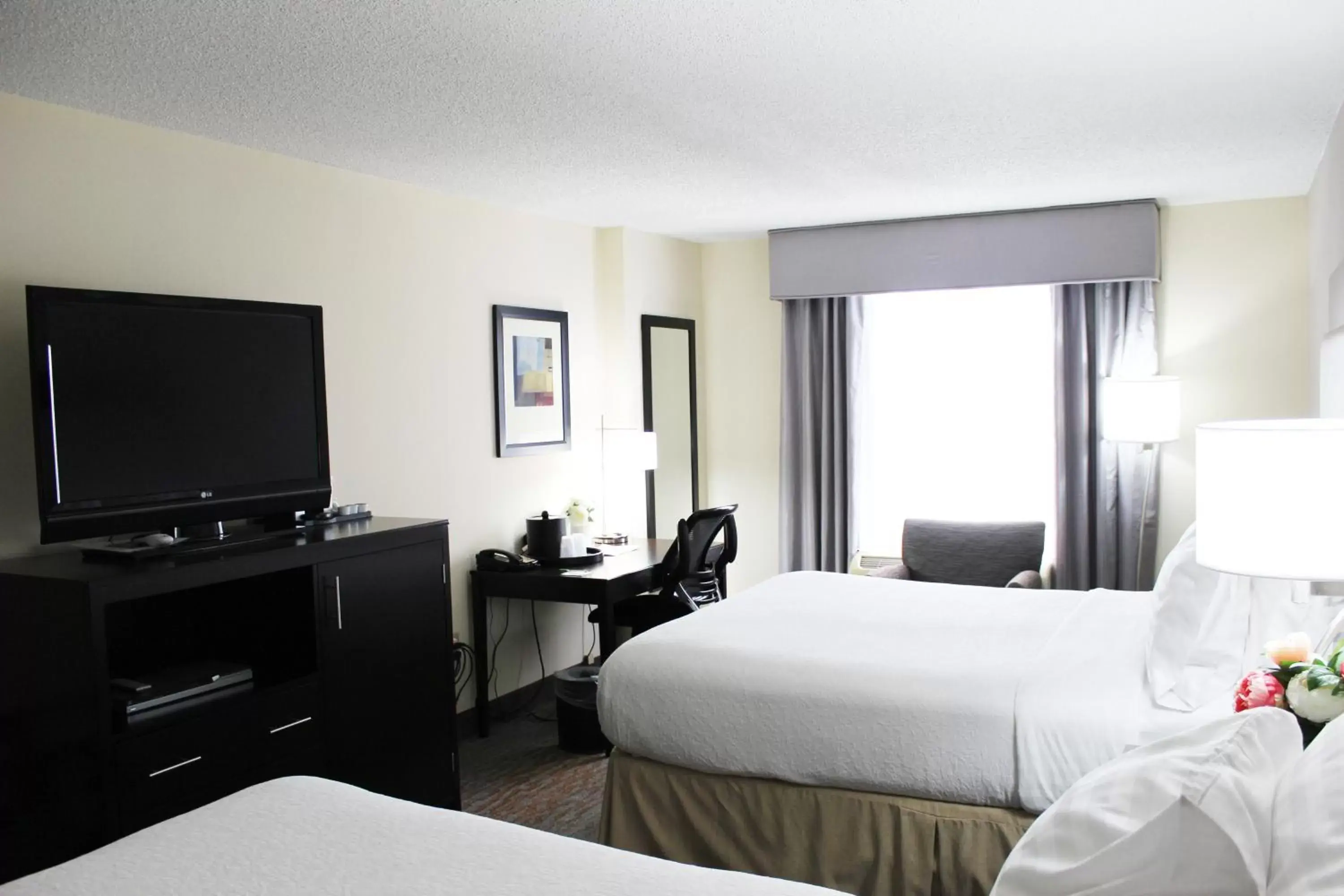 Photo of the whole room, Bed in Holiday Inn Hotel Atlanta-Northlake, a Full Service Hotel