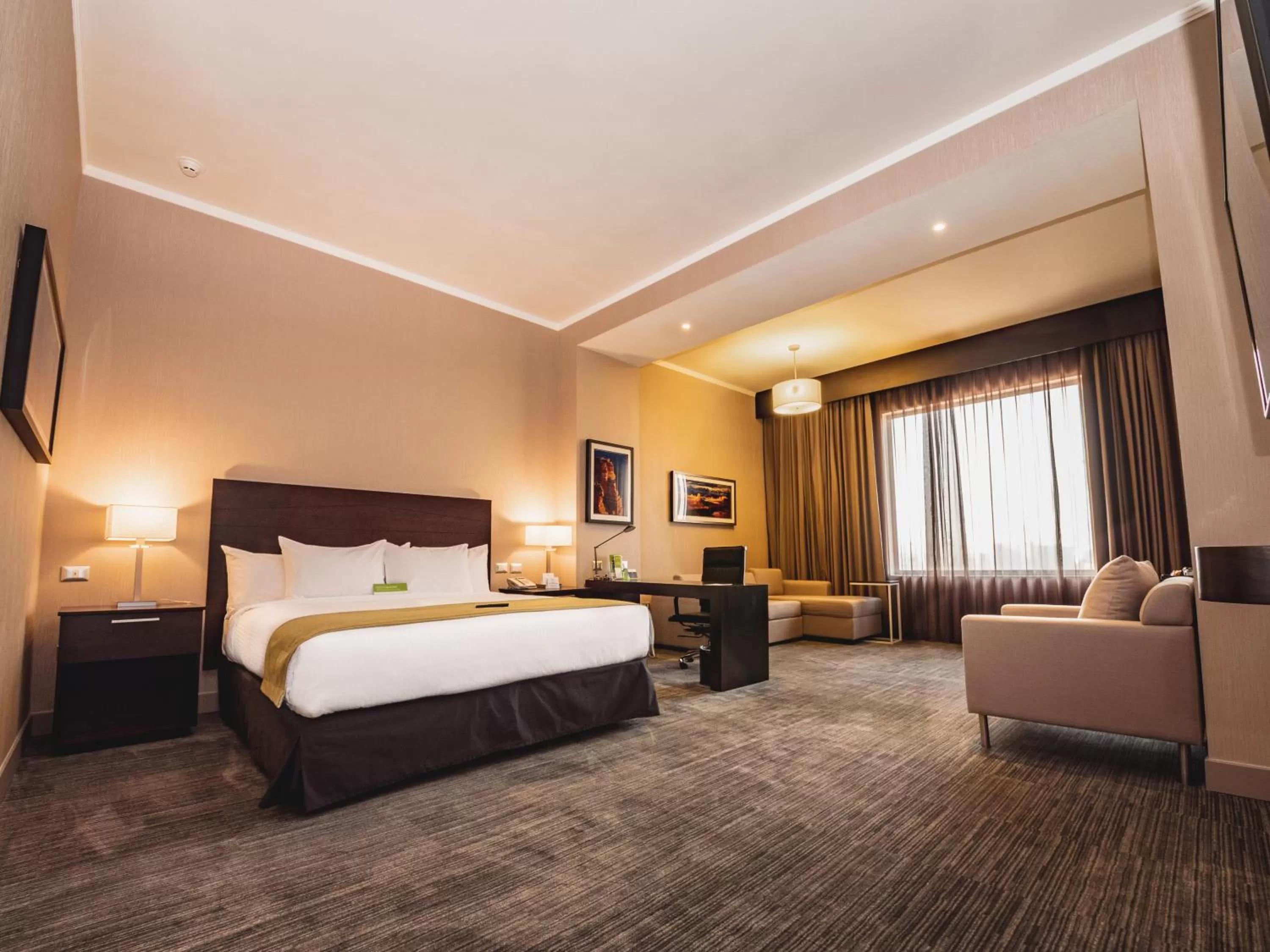 Bedroom, Bed in Wyndham Santiago Aeropuerto