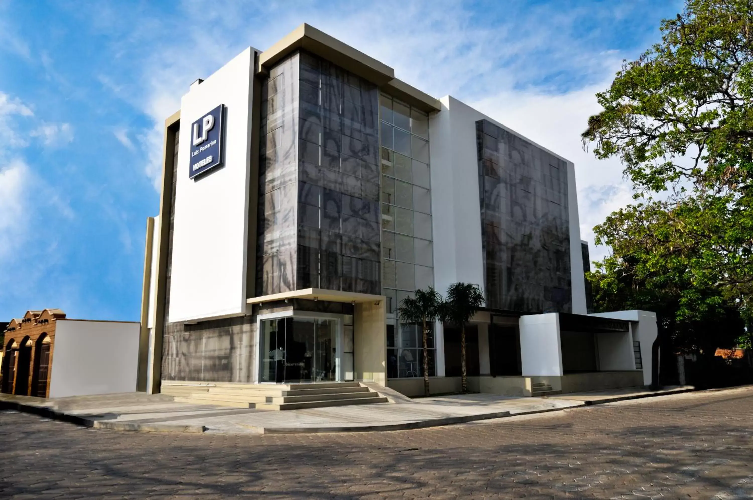 Facade/entrance, Property Building in Hotel LP Santa Cruz Centro