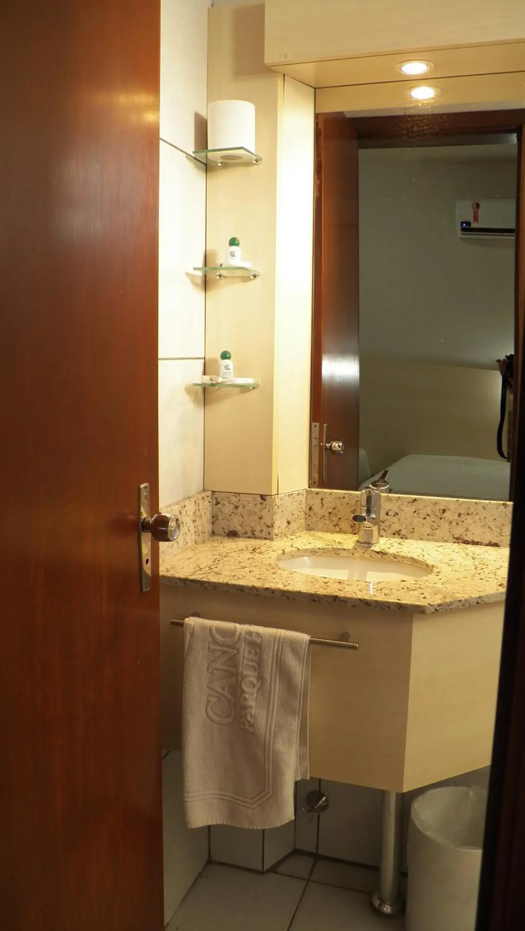 Bathroom in Canoas Parque Hotel