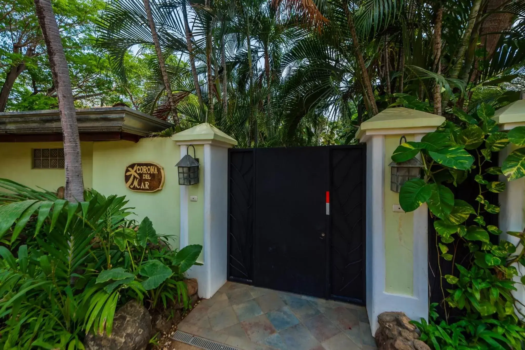 Facade/entrance in Corona del Mar