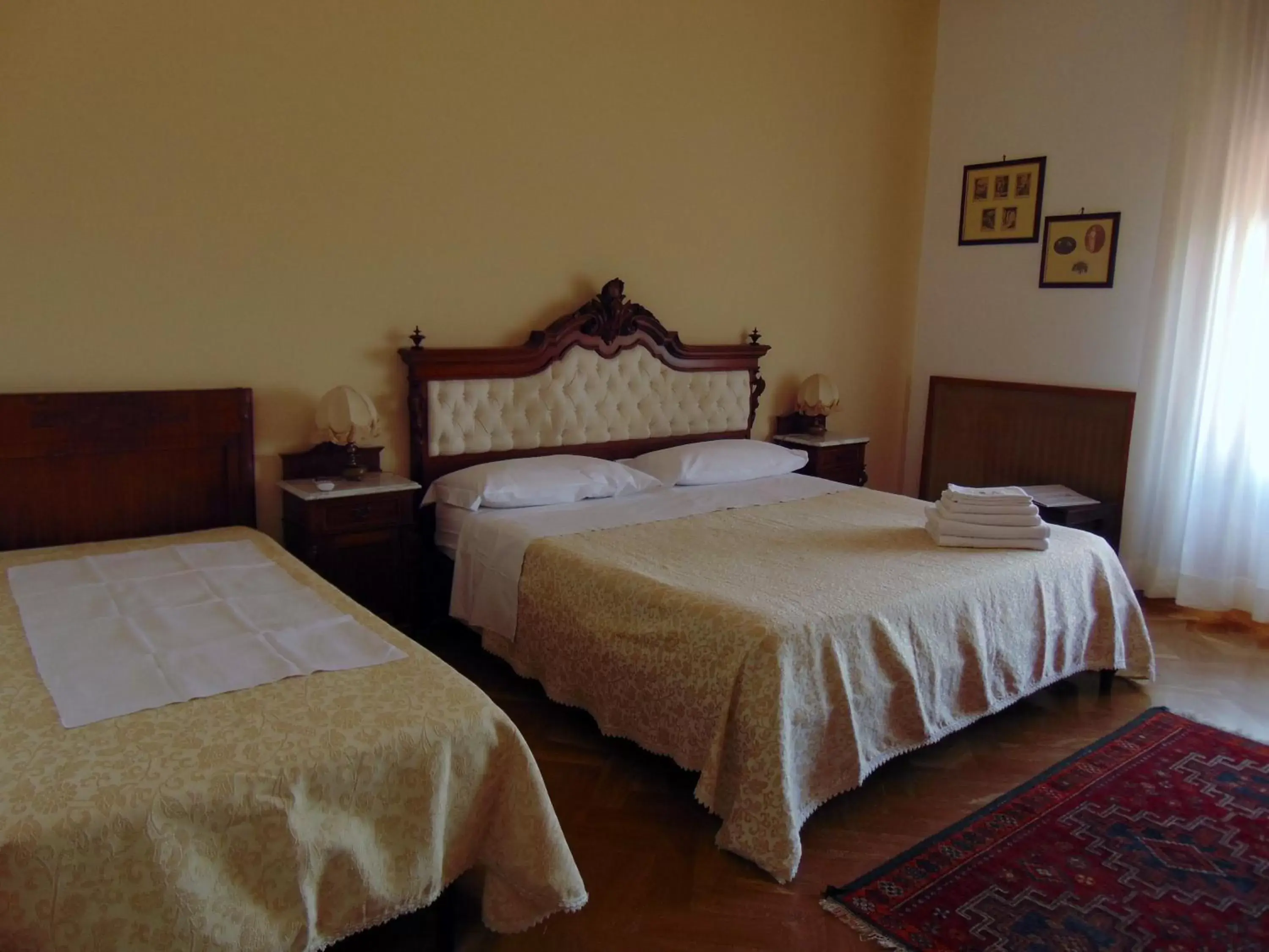 Photo of the whole room, Bed in Villa Sara