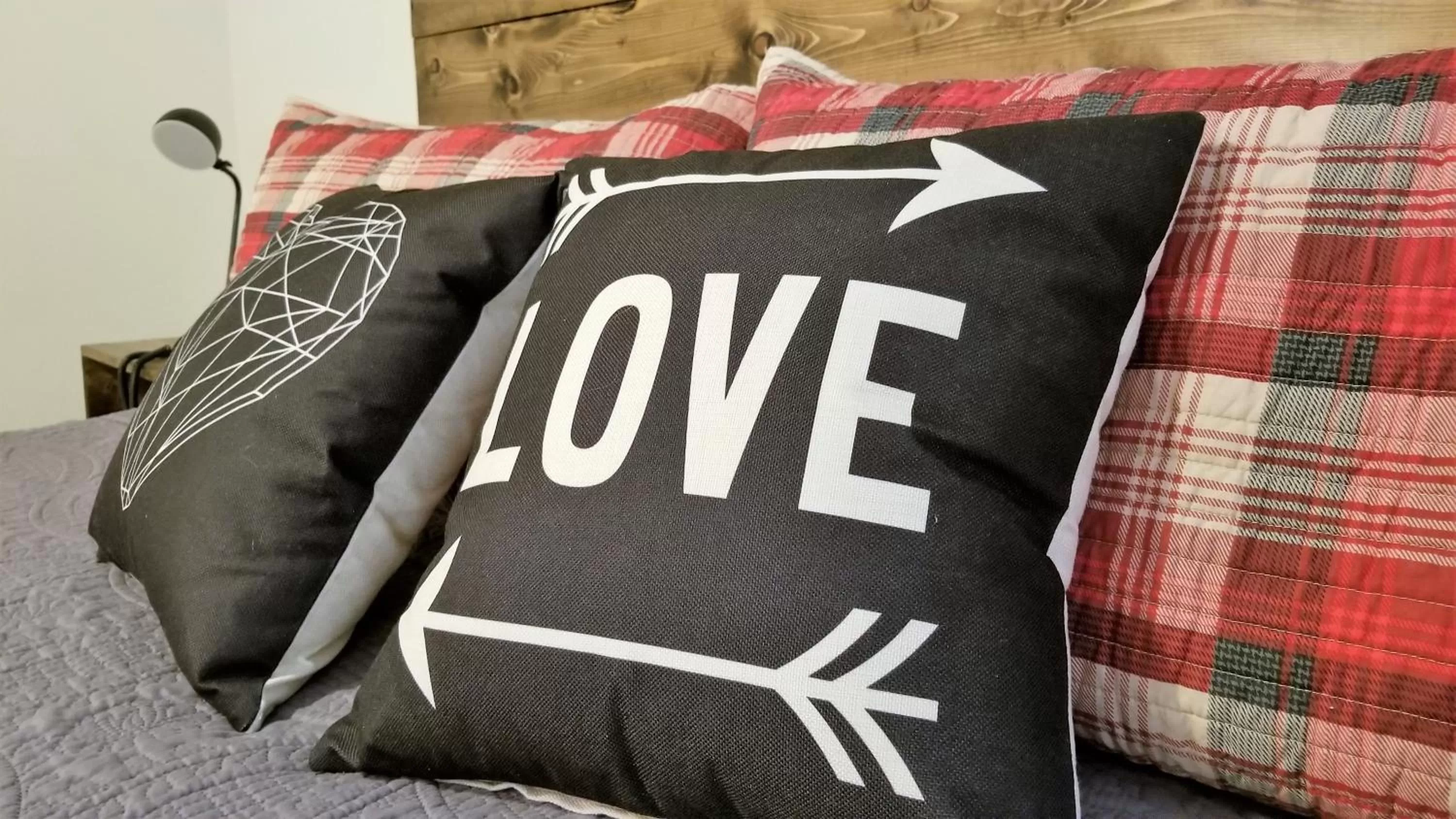 Decorative detail, Bed in Eagle Cap Chalets