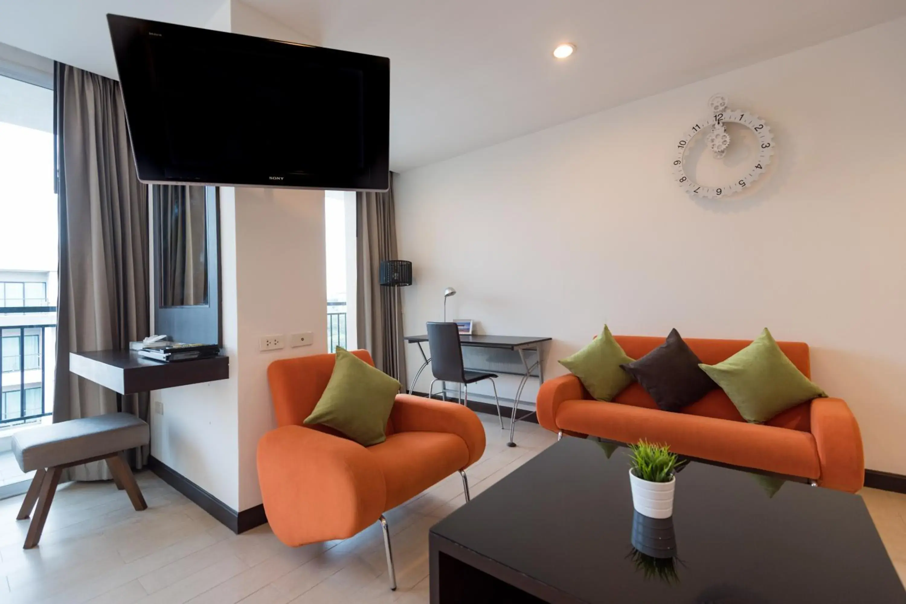 Seating area, TV/Entertainment Center in Hotel J Pattaya