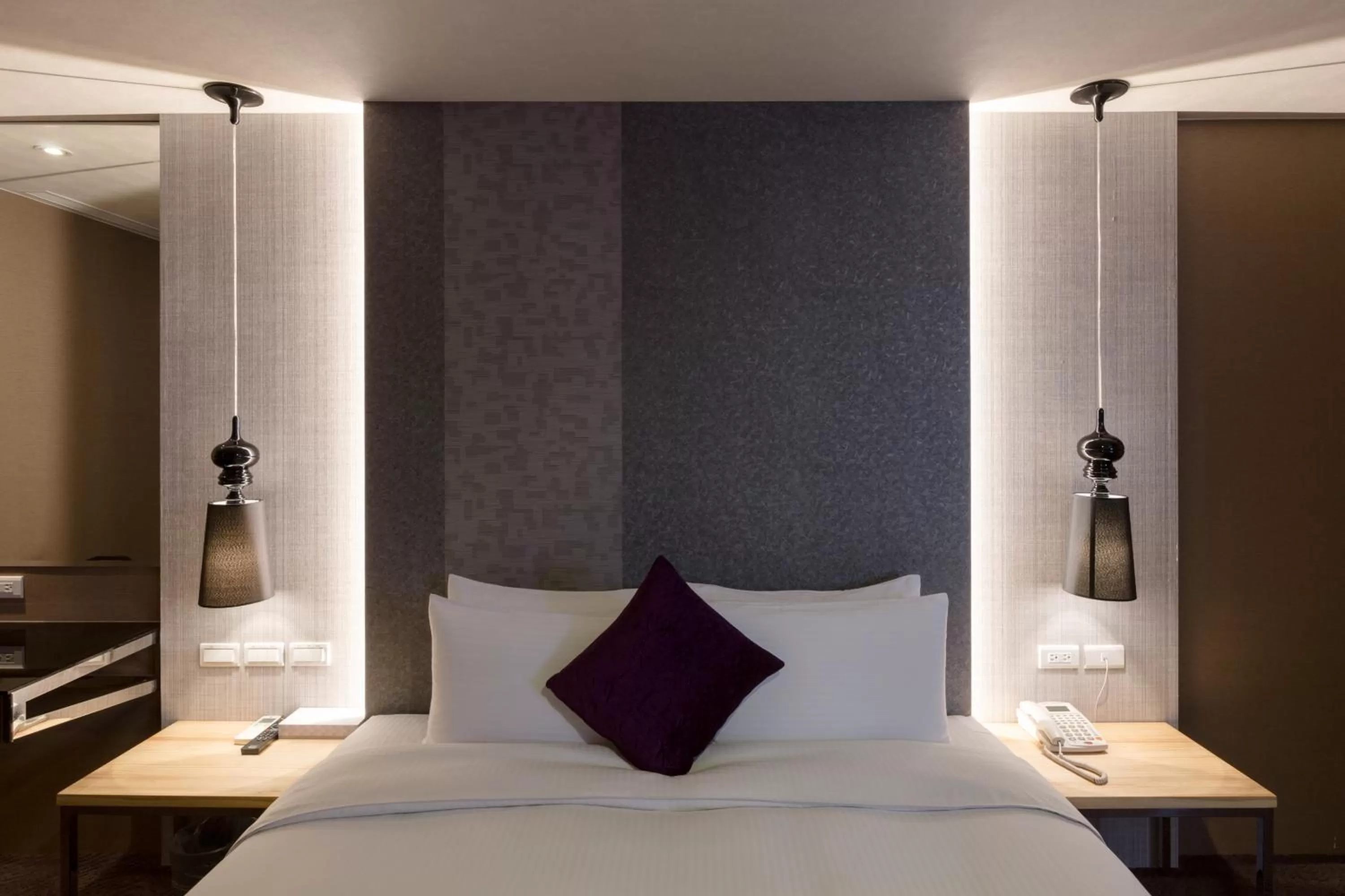 Bedroom, Bed in Green Hotel