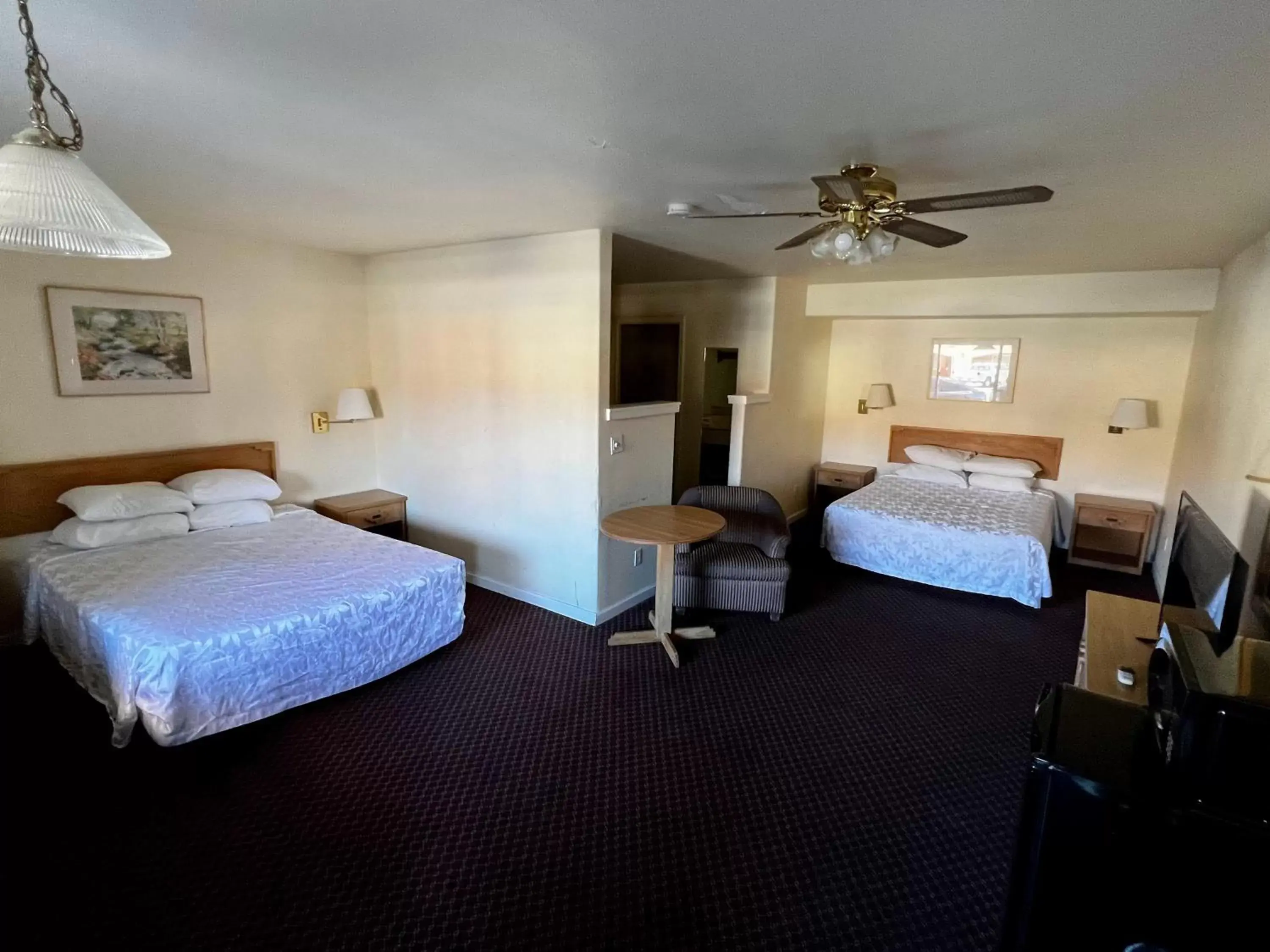 Bedroom, Bed in Rodeway Inn - Santa Fe Inn