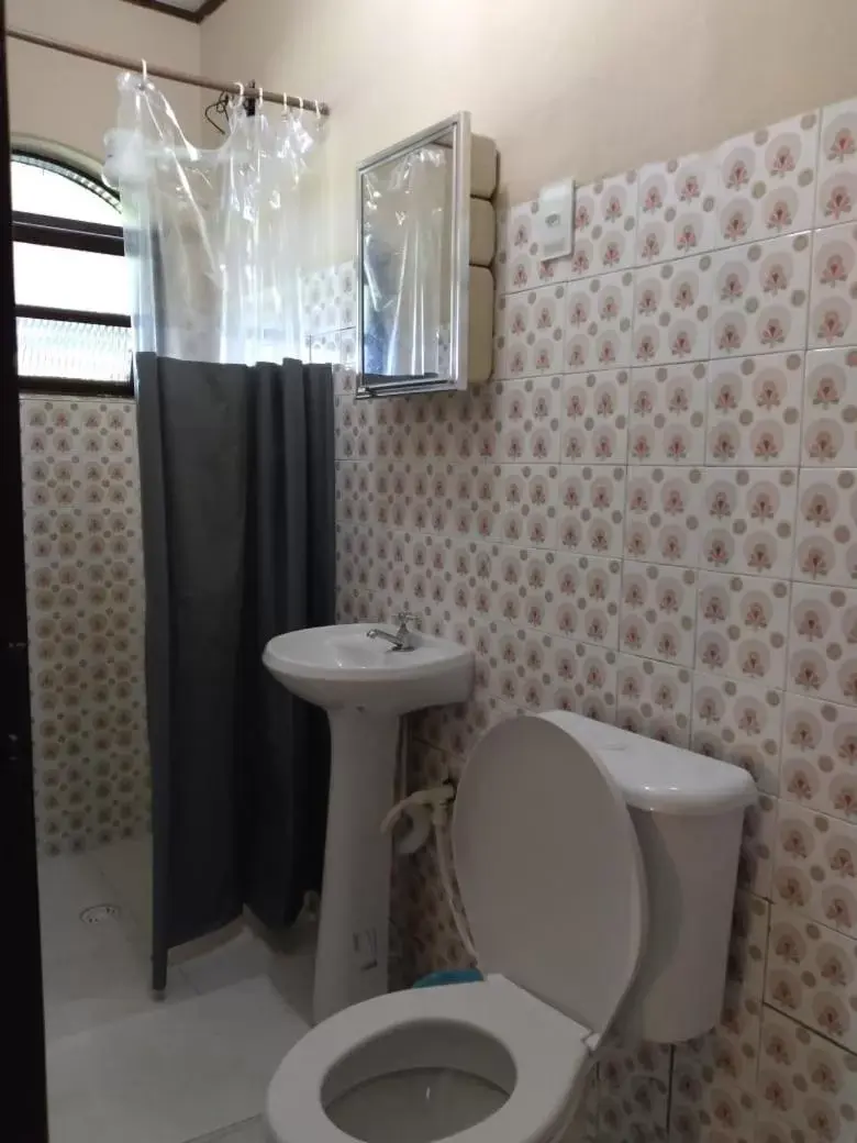 Family Room with Bathroom in Cantinho da Geisa - suítes mobiliadas Family Room with Bathroom in Cantinho da Geisa - suítes mobiliadas