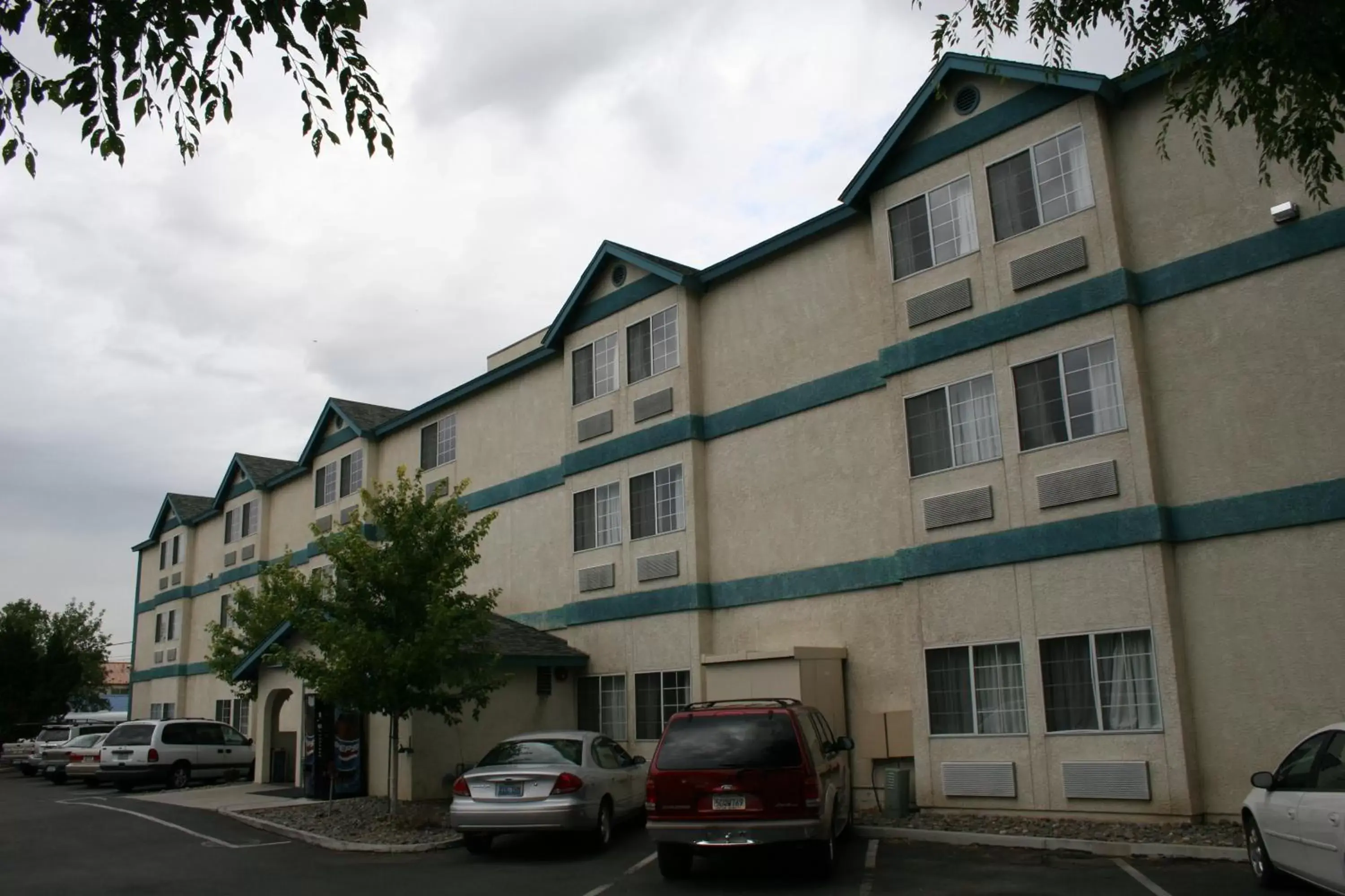 Facade/entrance, Property Building in Carson City Plaza Hotel