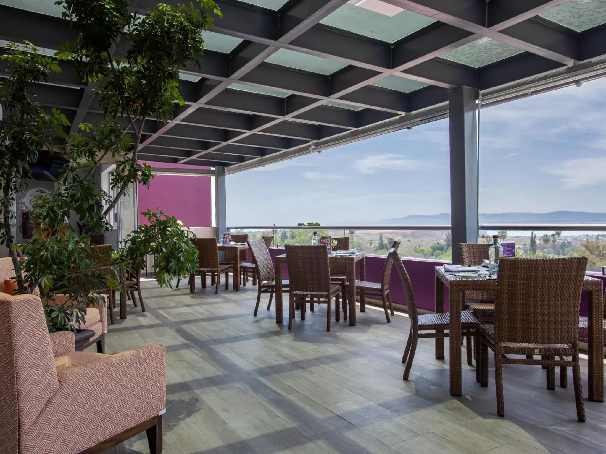 Balcony/Terrace, Restaurant/Places to Eat in HS HOTSSON Smart Chapala