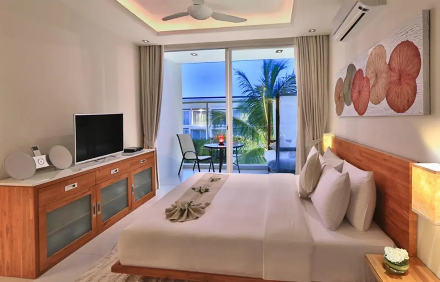 Balcony/Terrace, Bed in Chi Samui Resort Balcony/Terrace, Bed in Chi Samui Resort