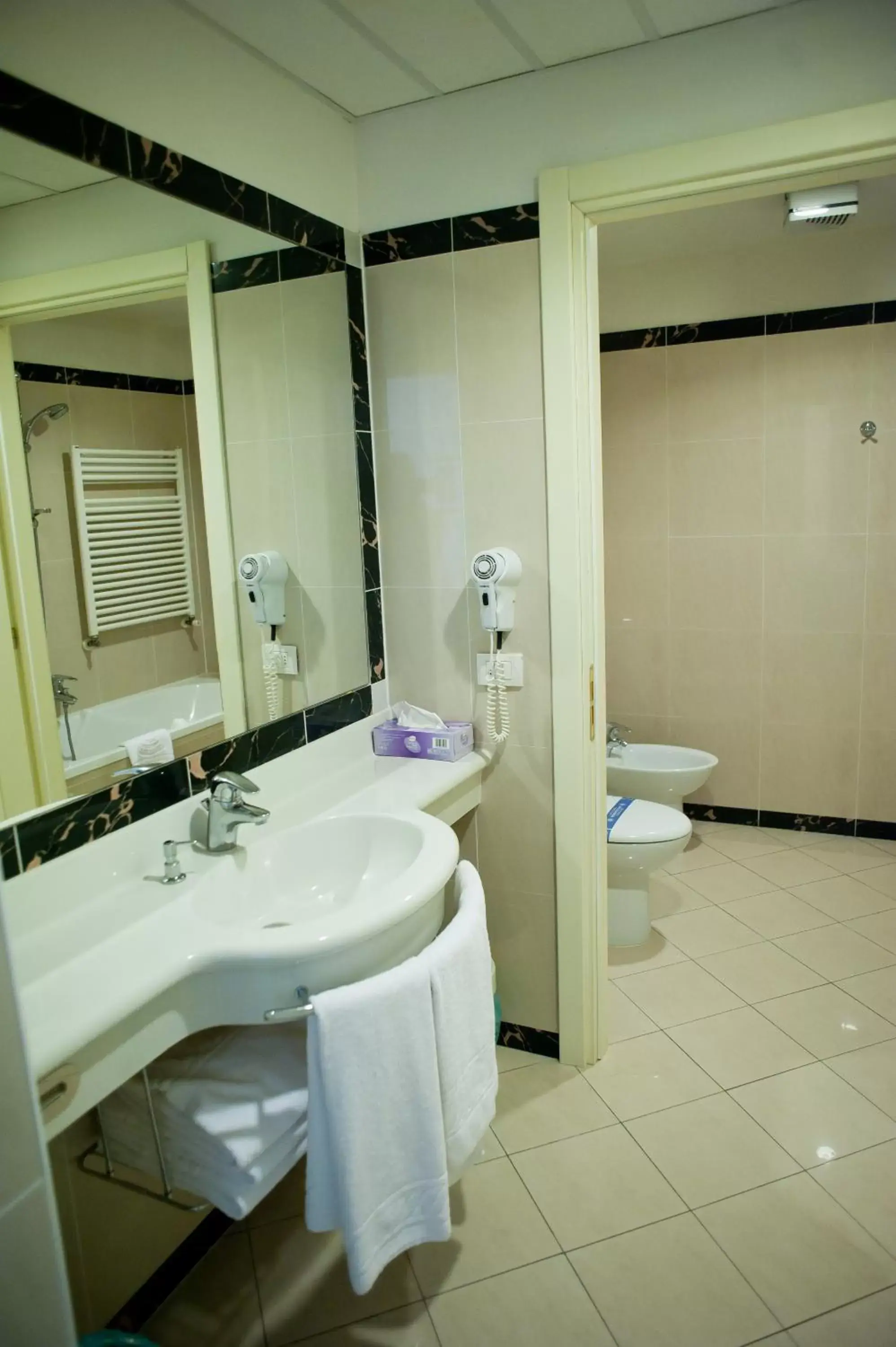 Bathroom in Hotel Candiani