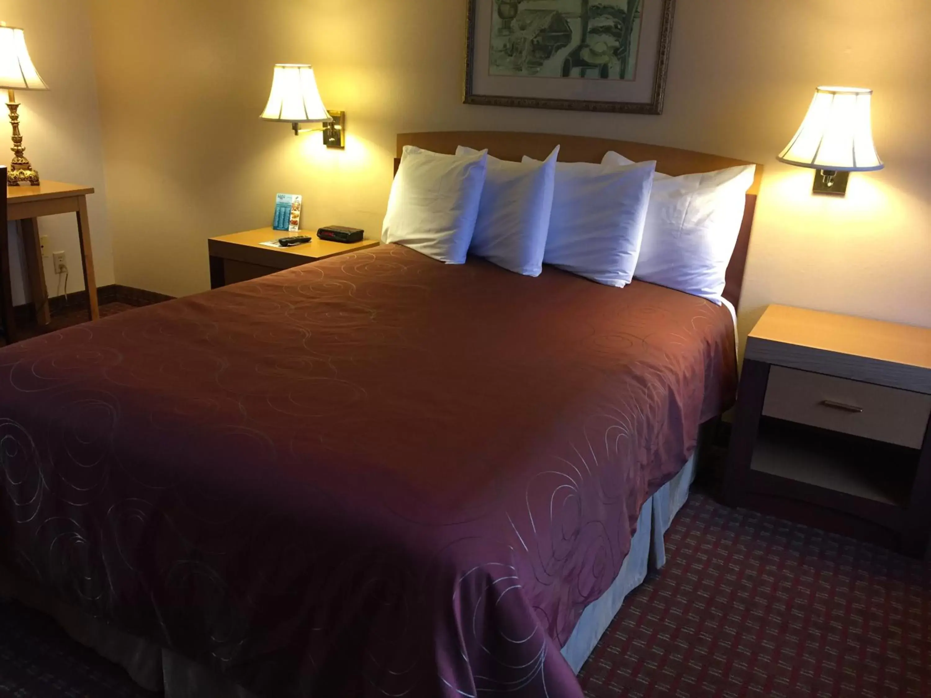 Bed in Port Angeles Inn