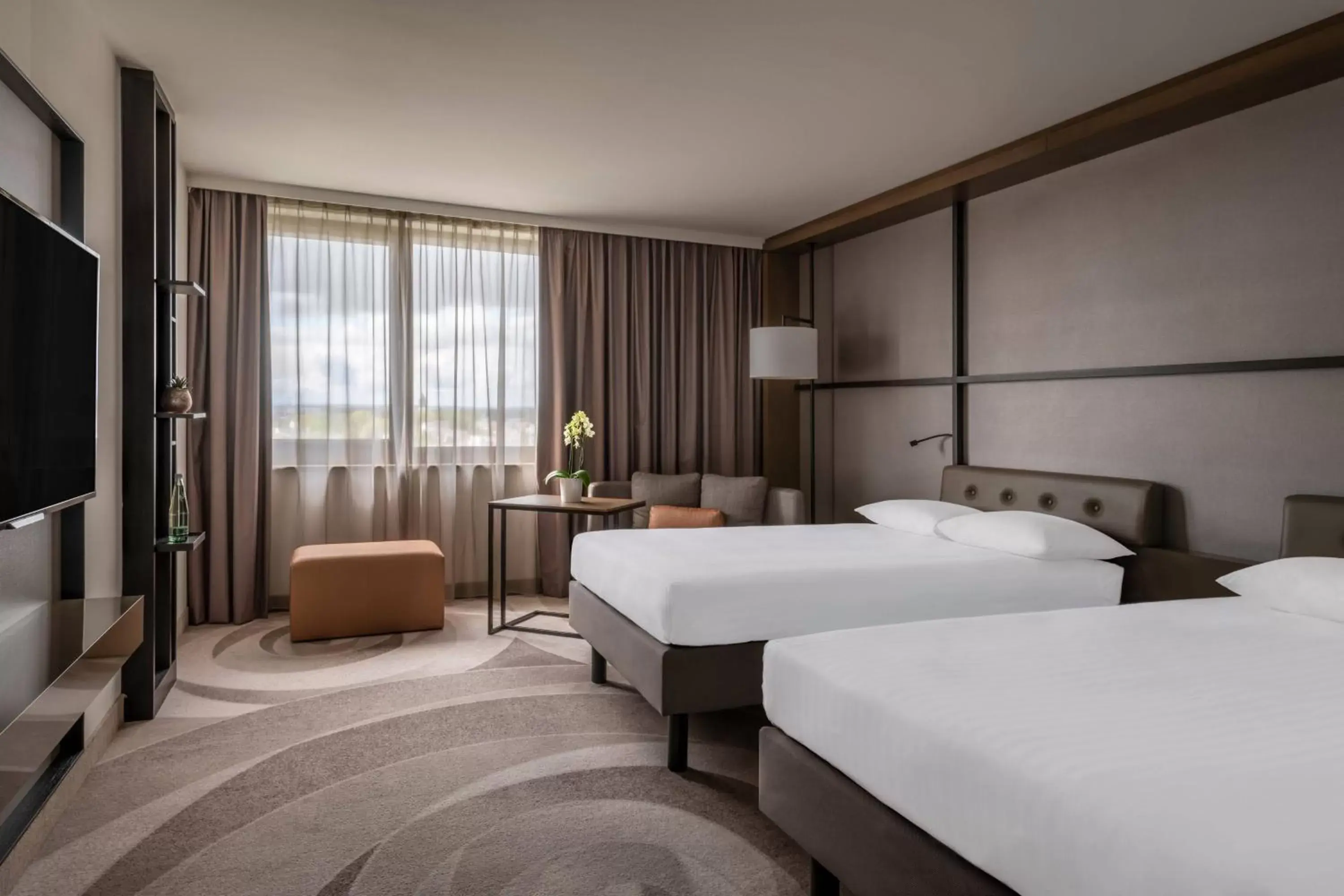 Photo of the whole room, Bed in Stuttgart Marriott Hotel Sindelfingen