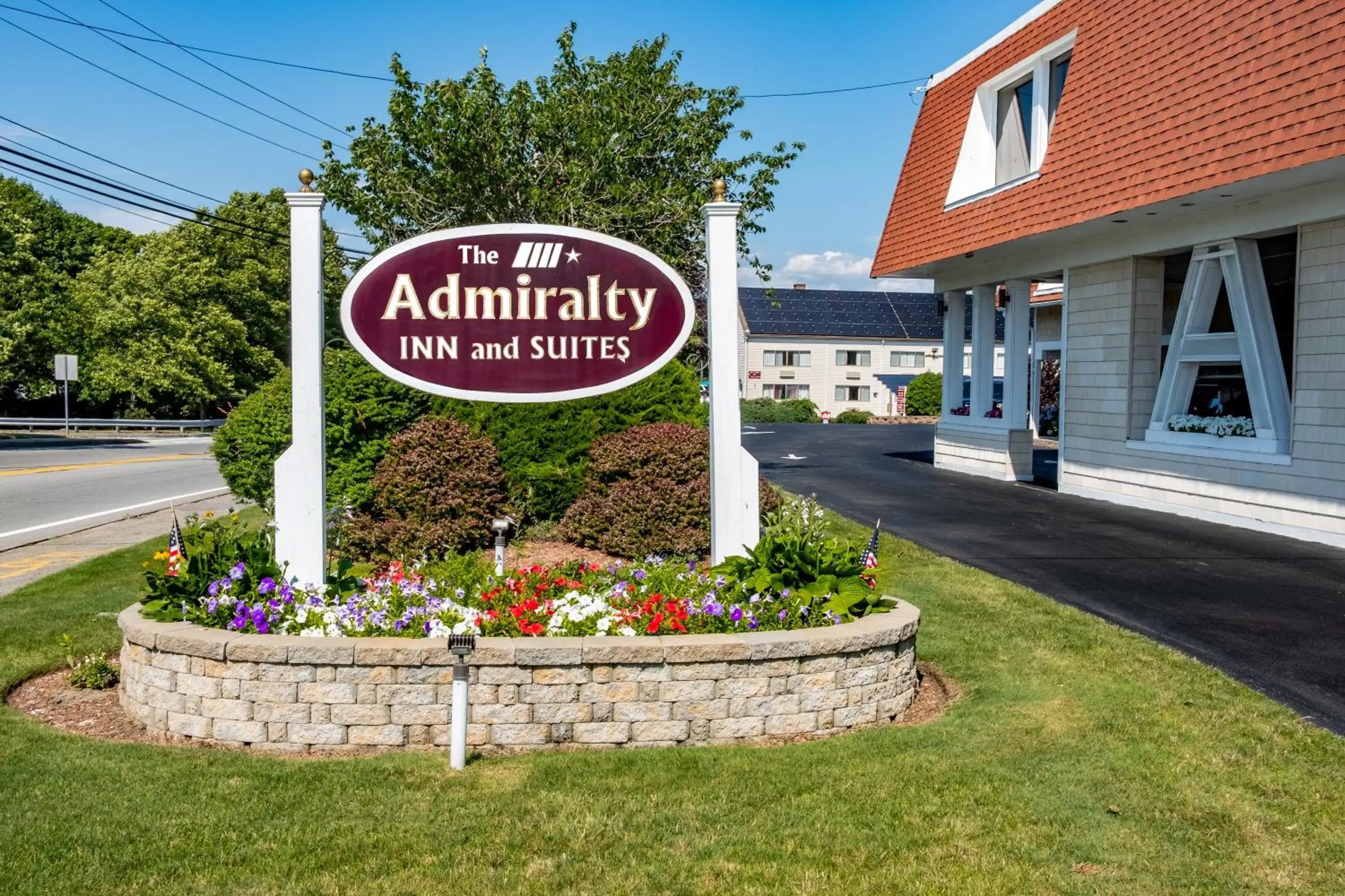 Facade/entrance, Property Building in The Admiralty Inn & Suites